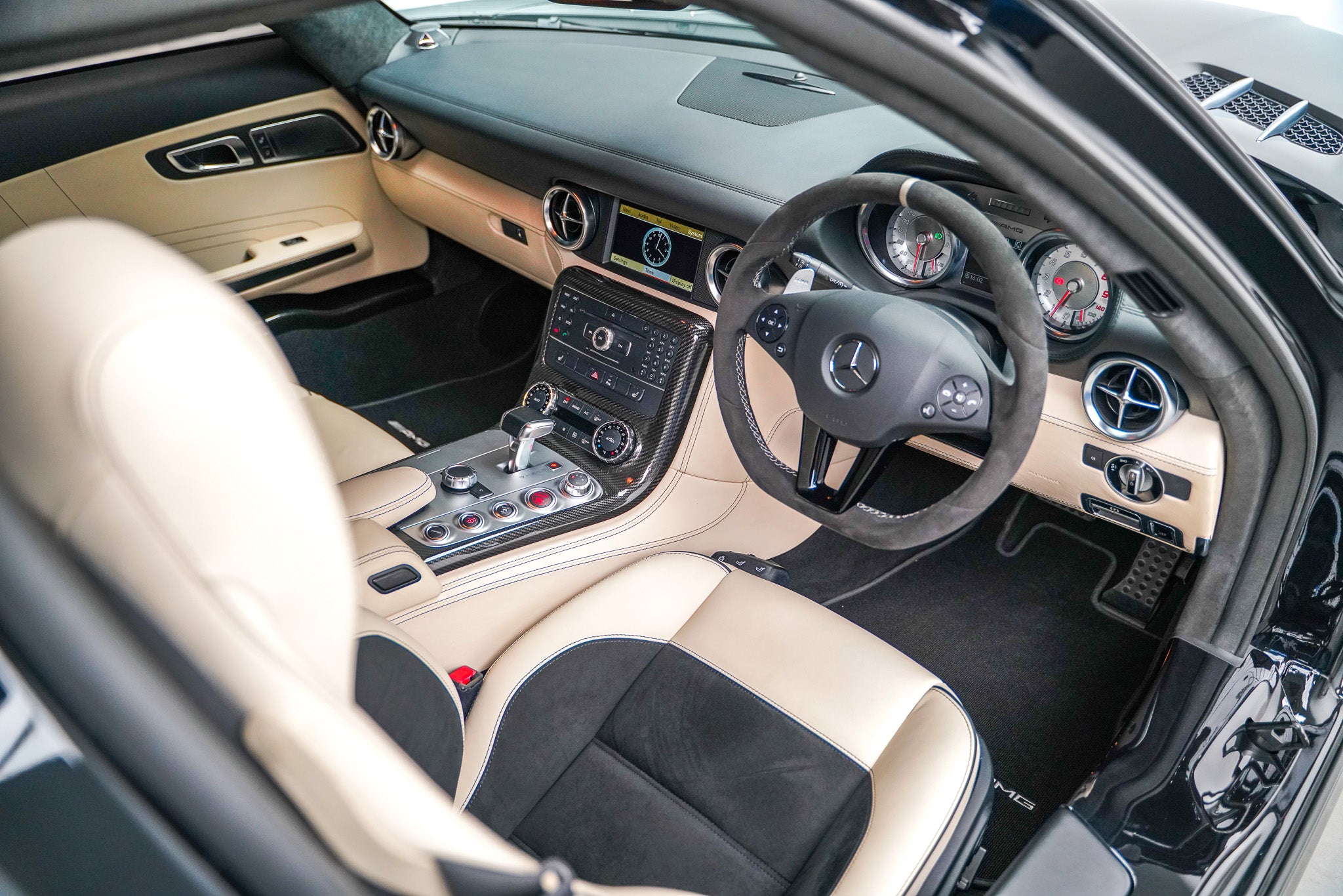 2010 Mercedes SLS AMG Gullwing