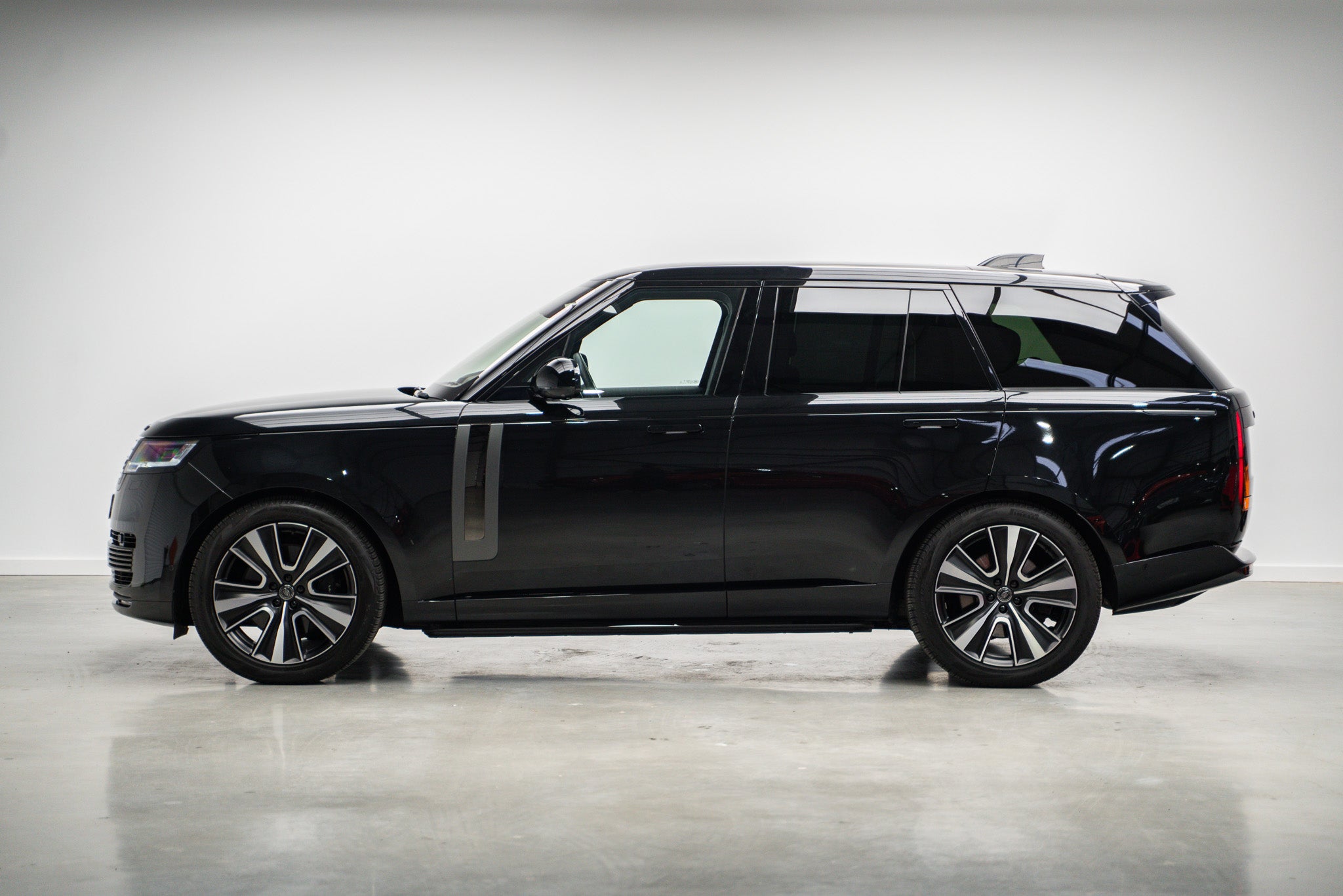 2023 Range Rover P530 SV