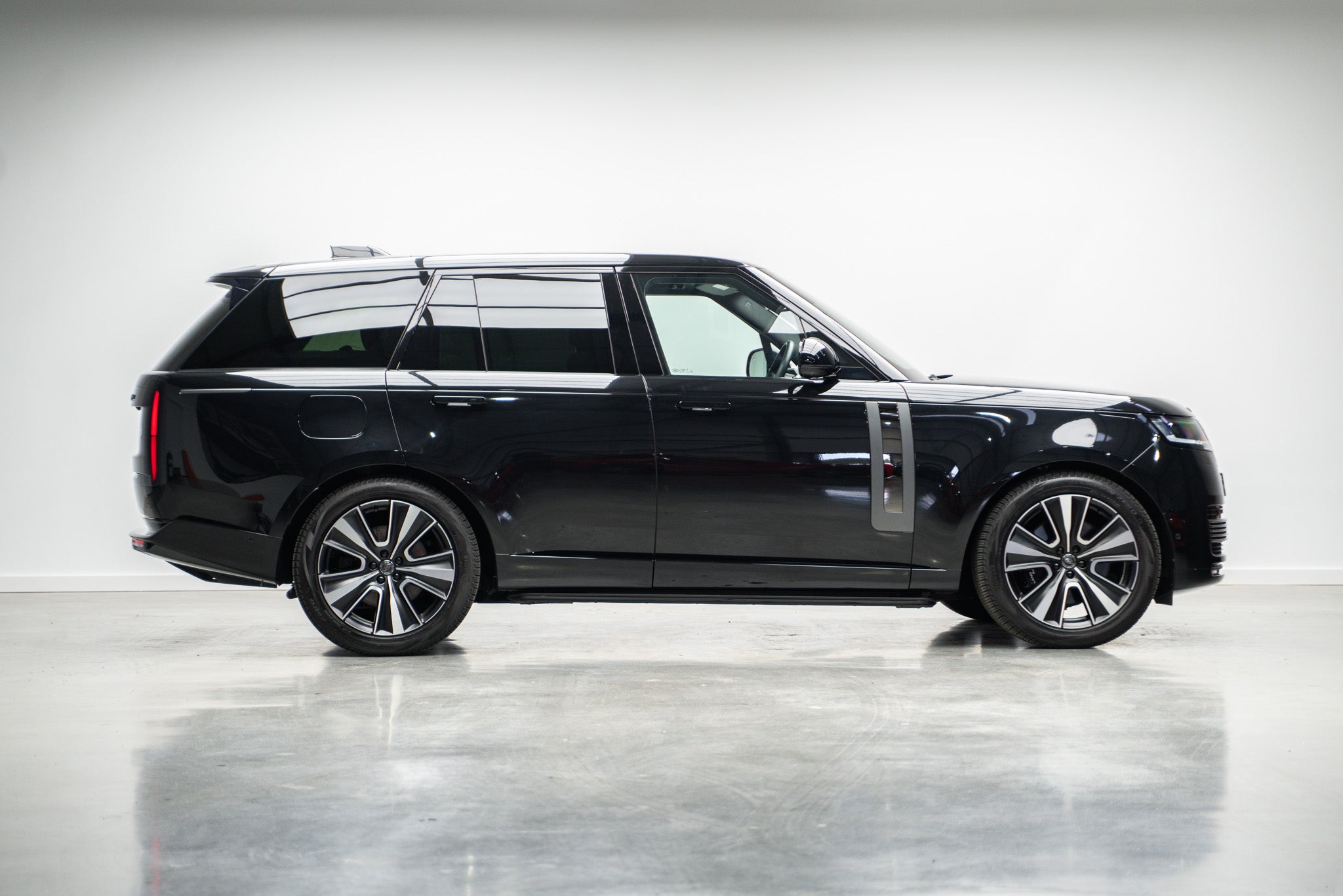 2023 Range Rover P530 SV