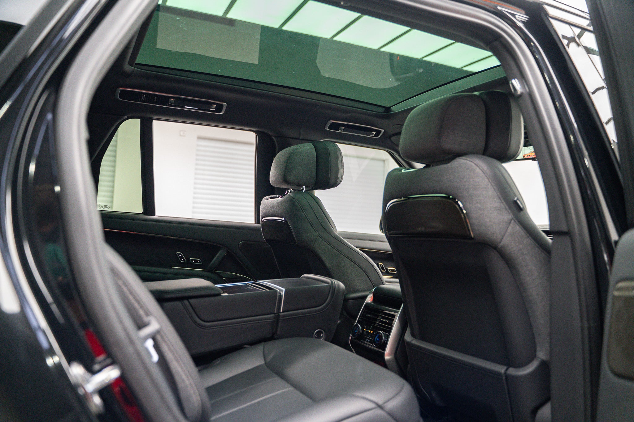 2023 Range Rover P530 SV