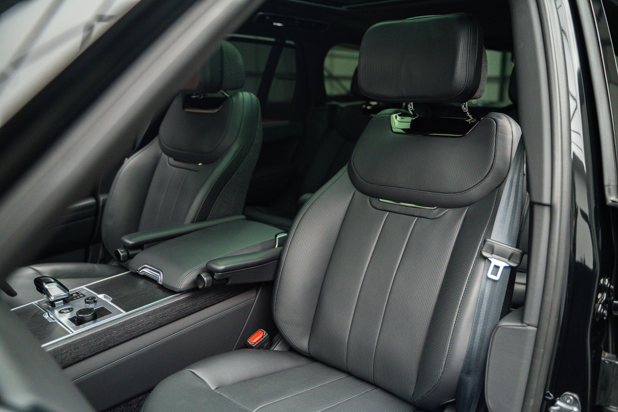 2023 Range Rover P530 SV