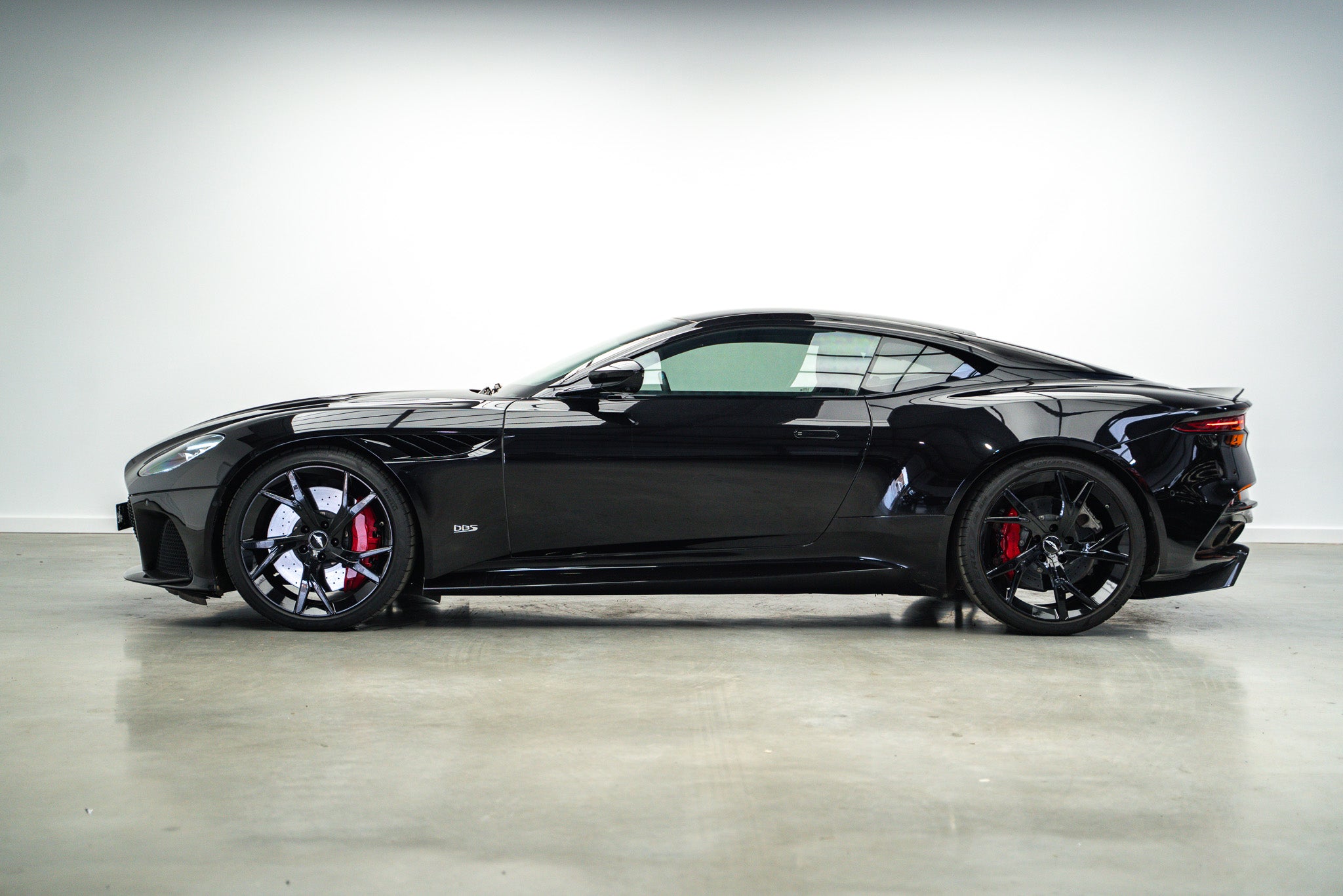 2019 Aston Martin DBS Superleggera V12