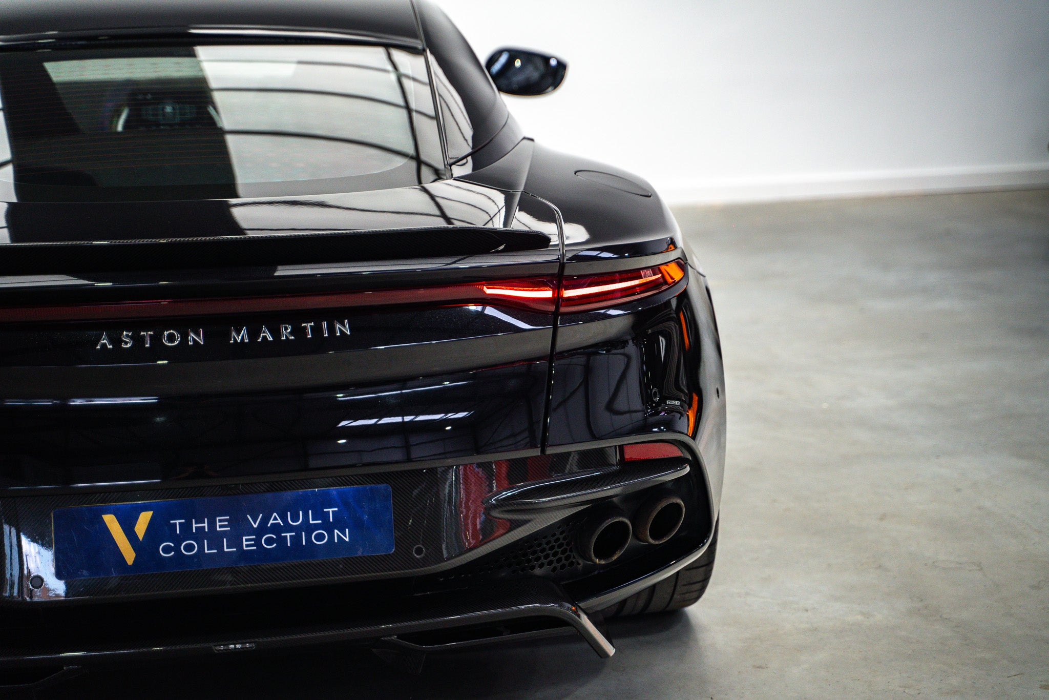 2019 Aston Martin DBS Superleggera V12