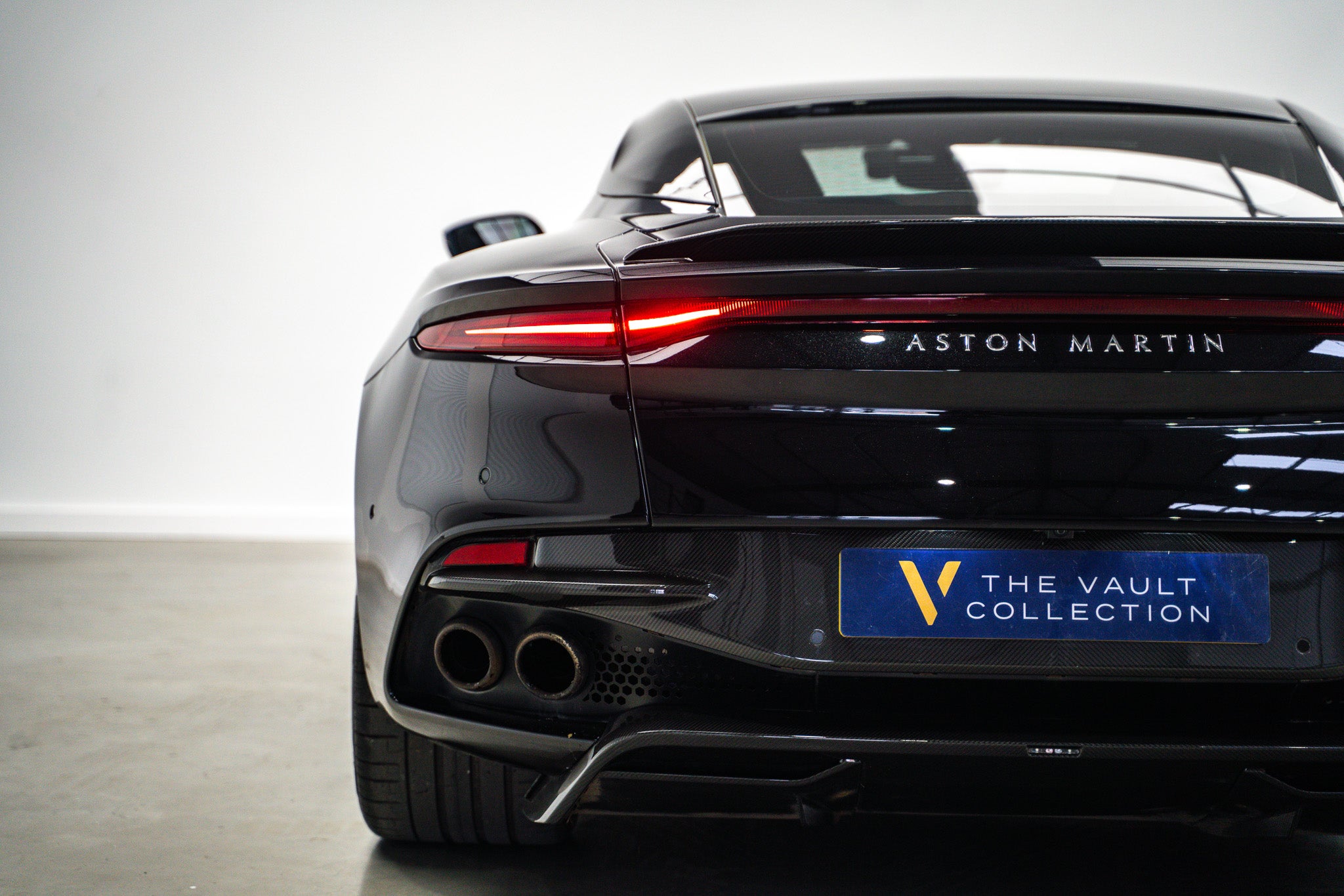2019 Aston Martin DBS Superleggera V12
