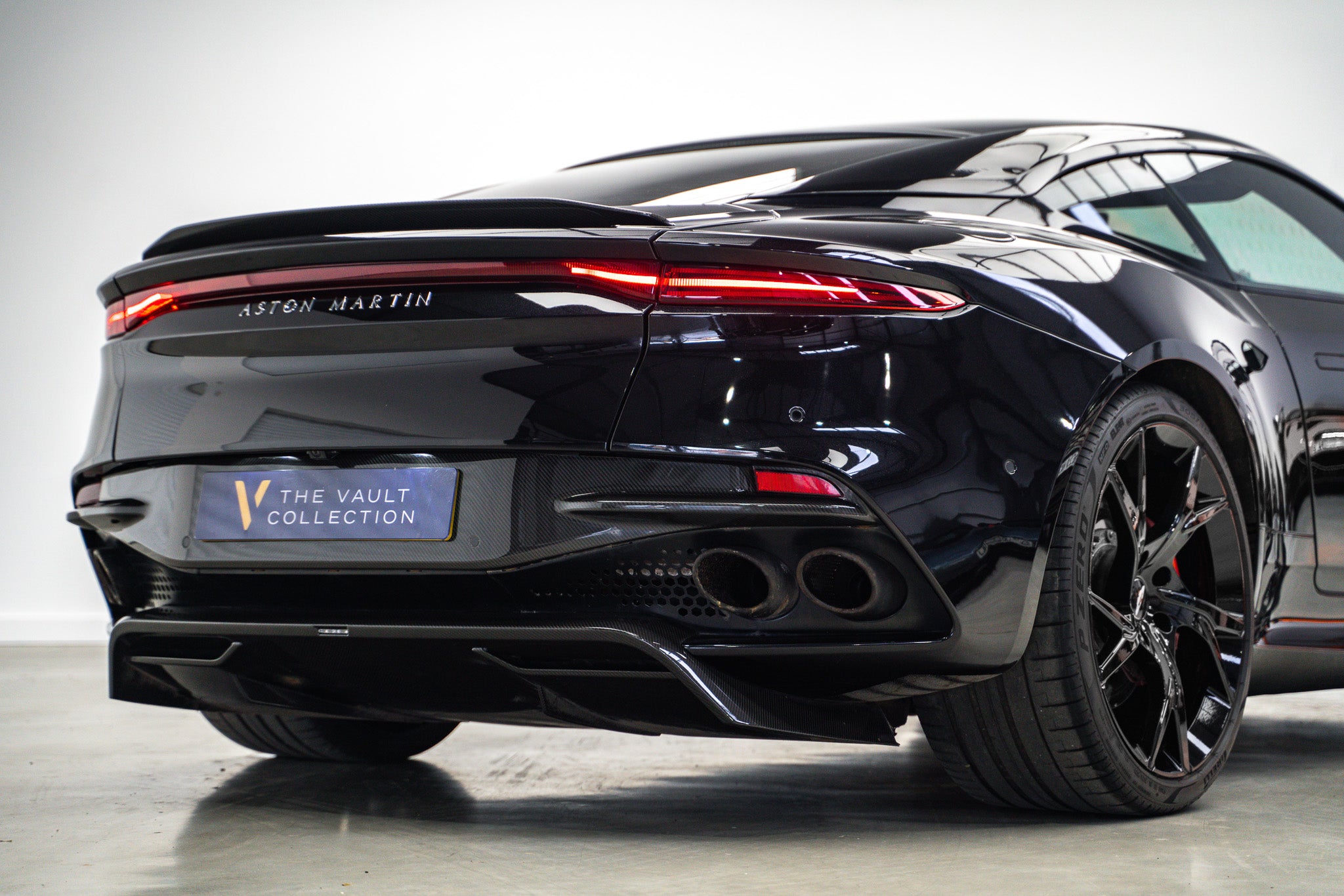 2019 Aston Martin DBS Superleggera V12