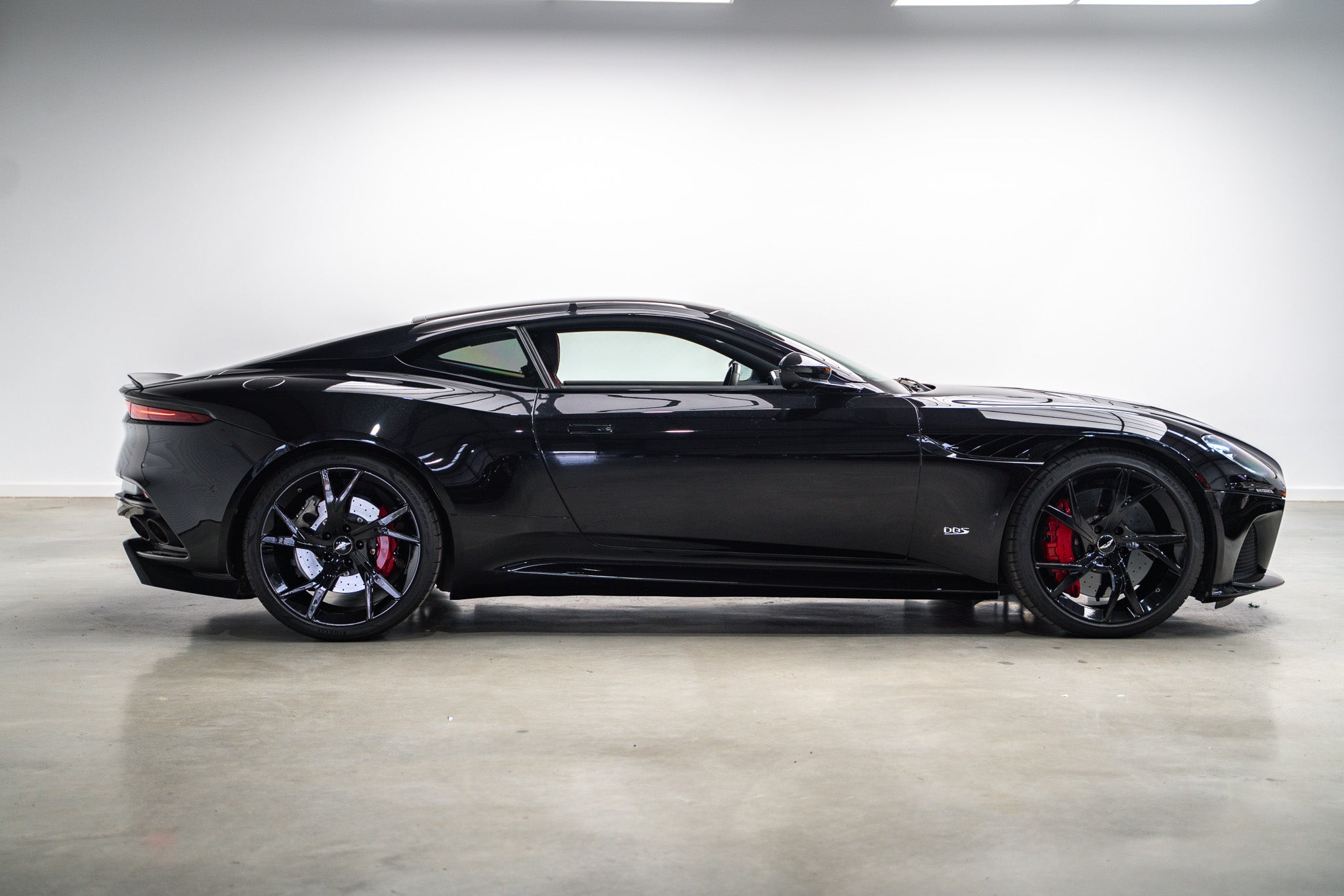2019 Aston Martin DBS Superleggera V12