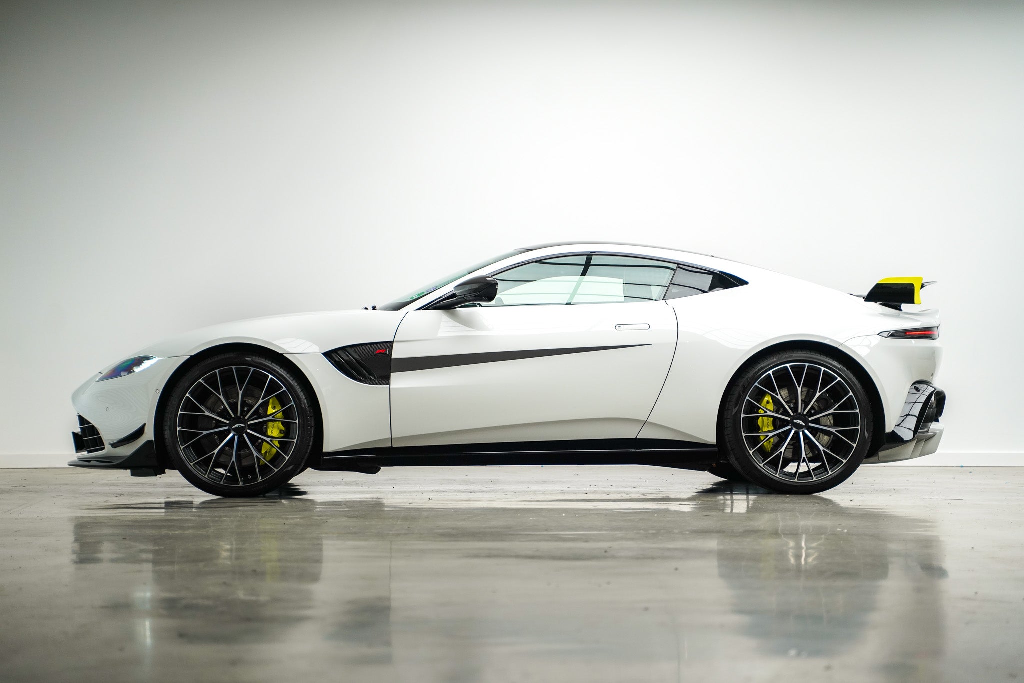 2022 Aston Martin V8 Vantage F1 Edition