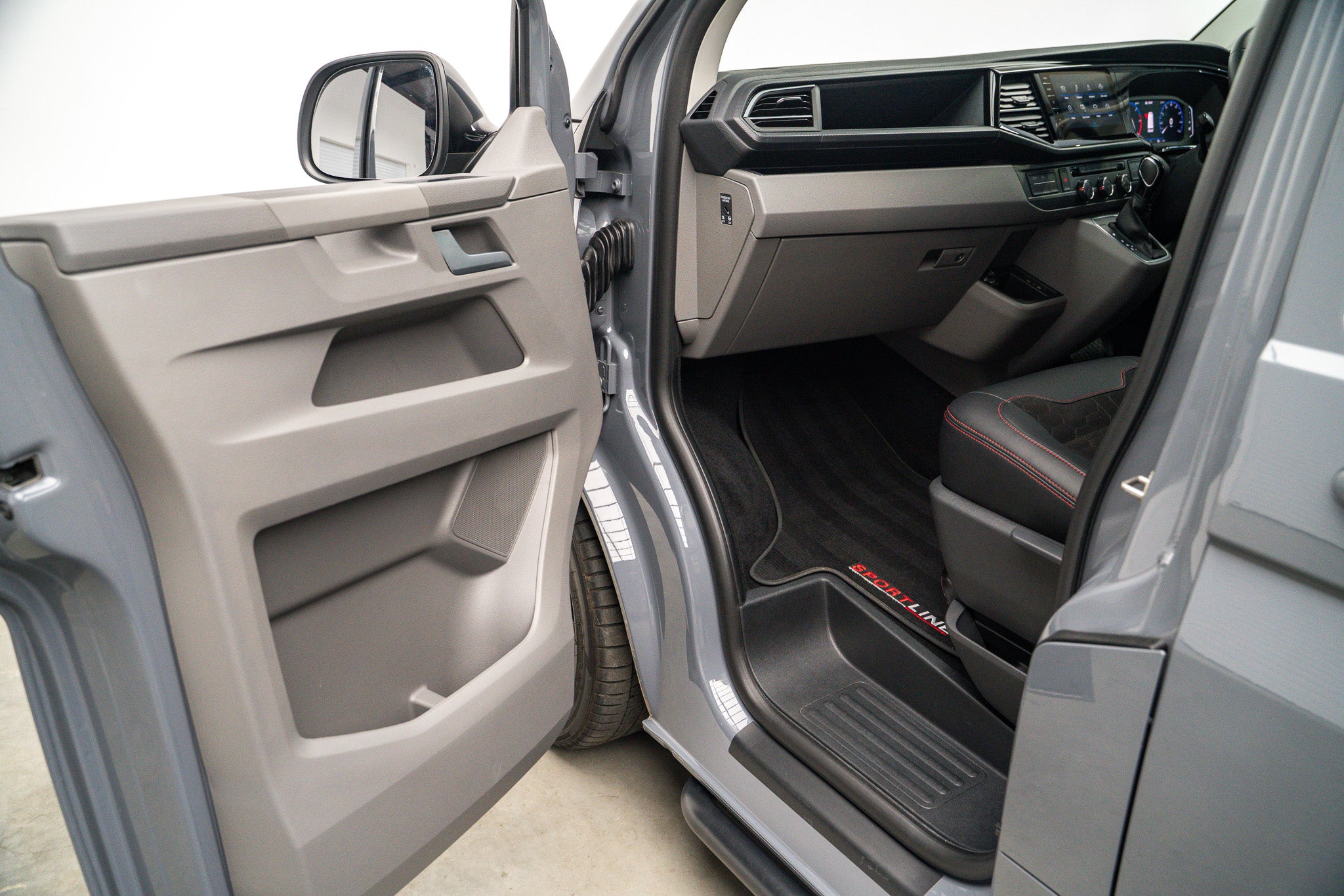 2024 Volkswagen Transporter Sportline Black Edition
