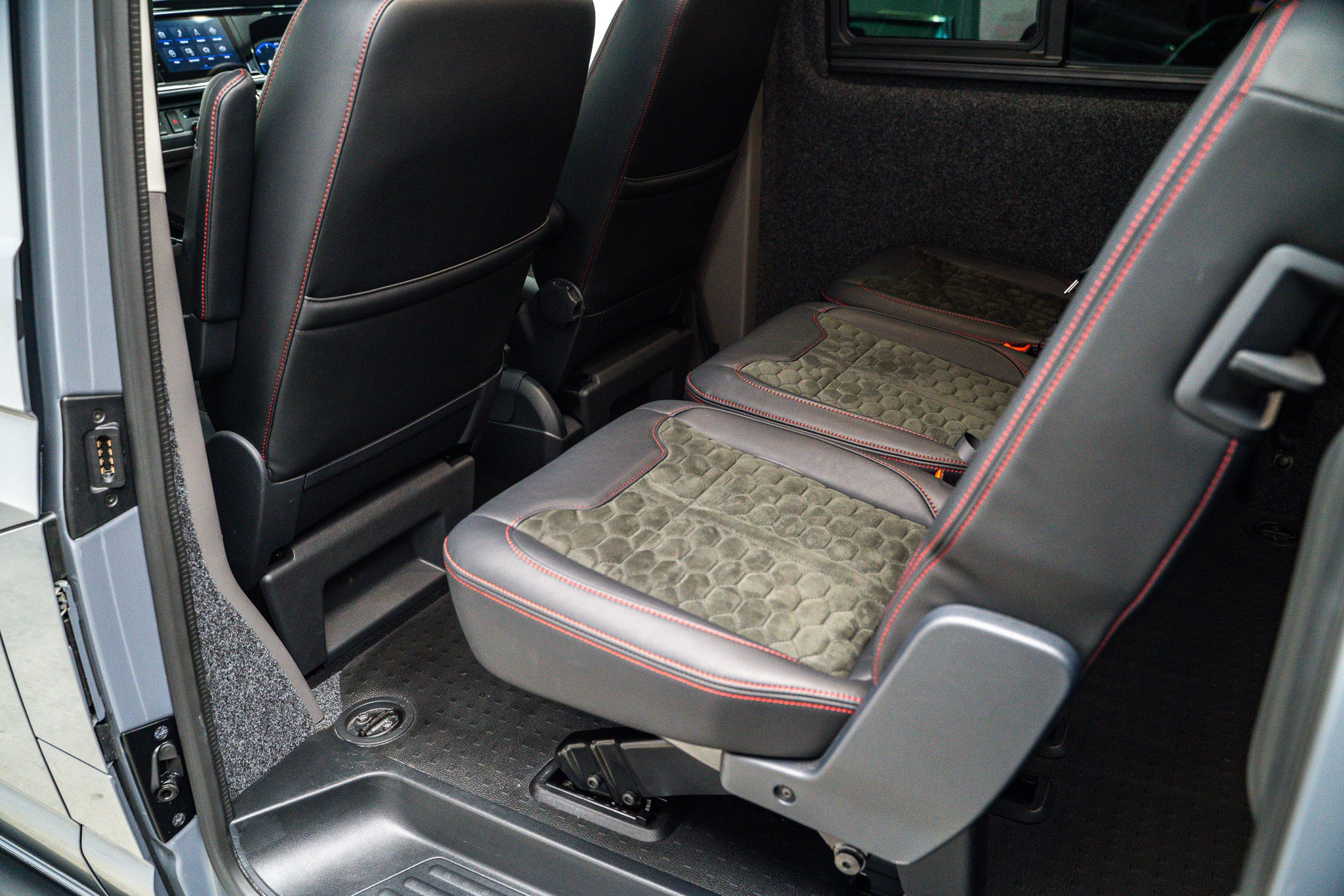 2024 Volkswagen Transporter Sportline Black Edition