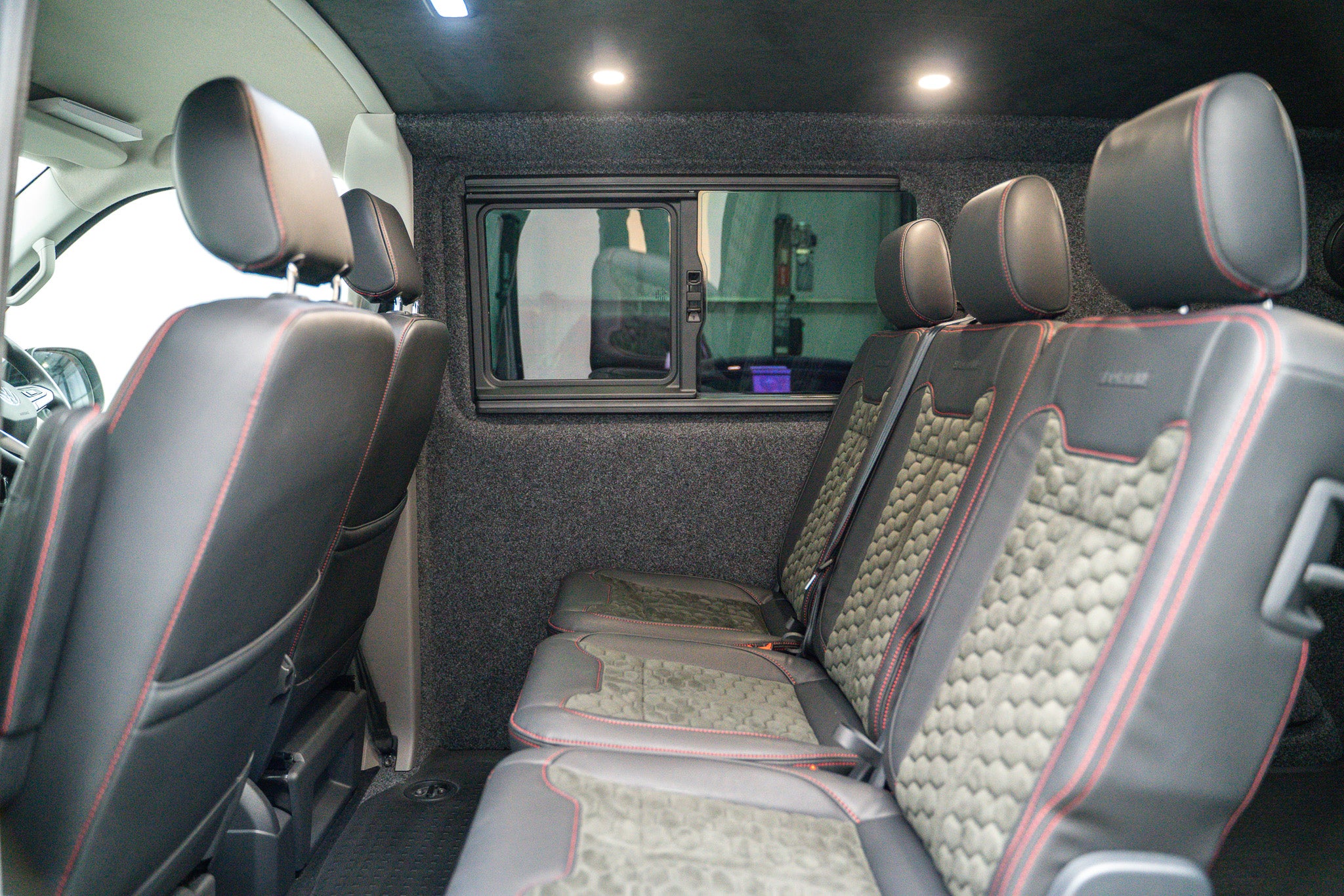 2024 Volkswagen Transporter Sportline Black Edition