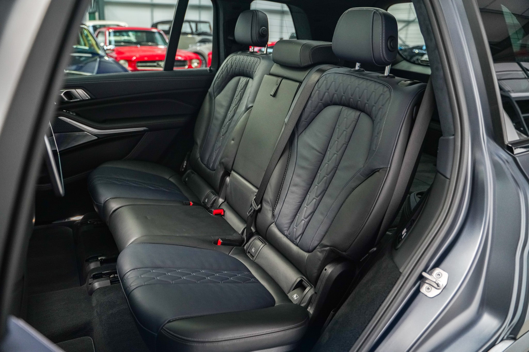 2020 BMW X7 M50i Dark Shadow Edition