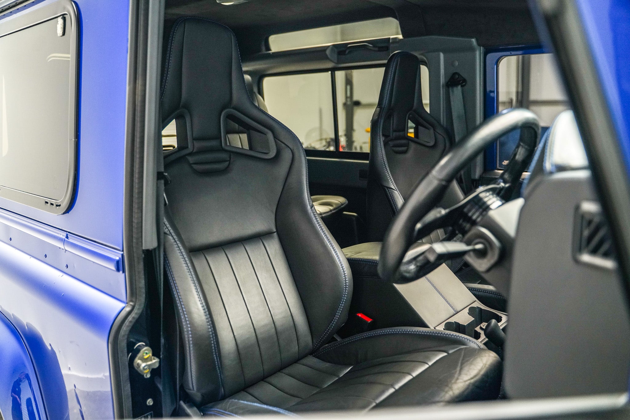 2015 "Urban Truck" Land Rover Defender 90 2.2 TDCi XS