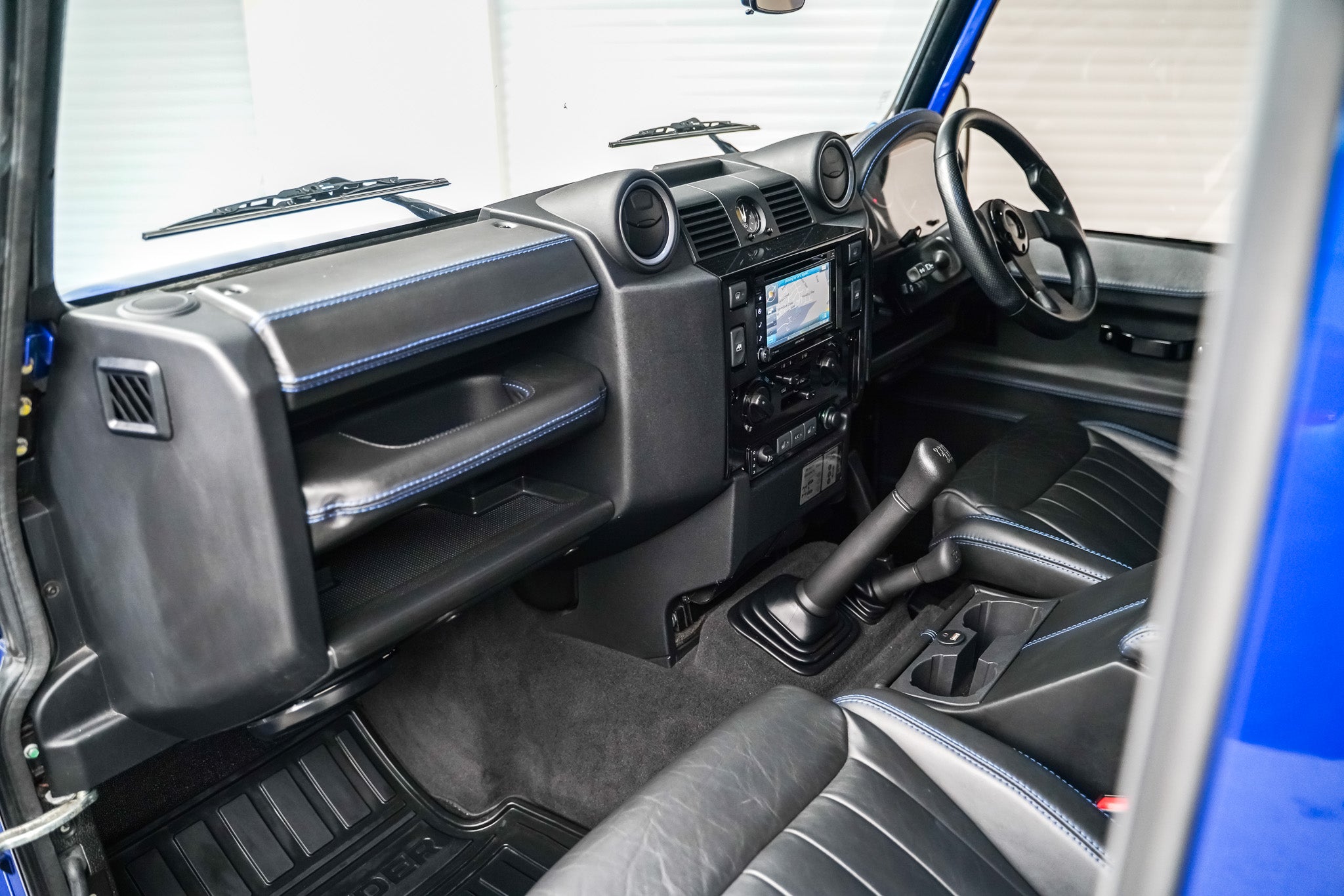 2015 "Urban Truck" Land Rover Defender 90 2.2 TDCi XS