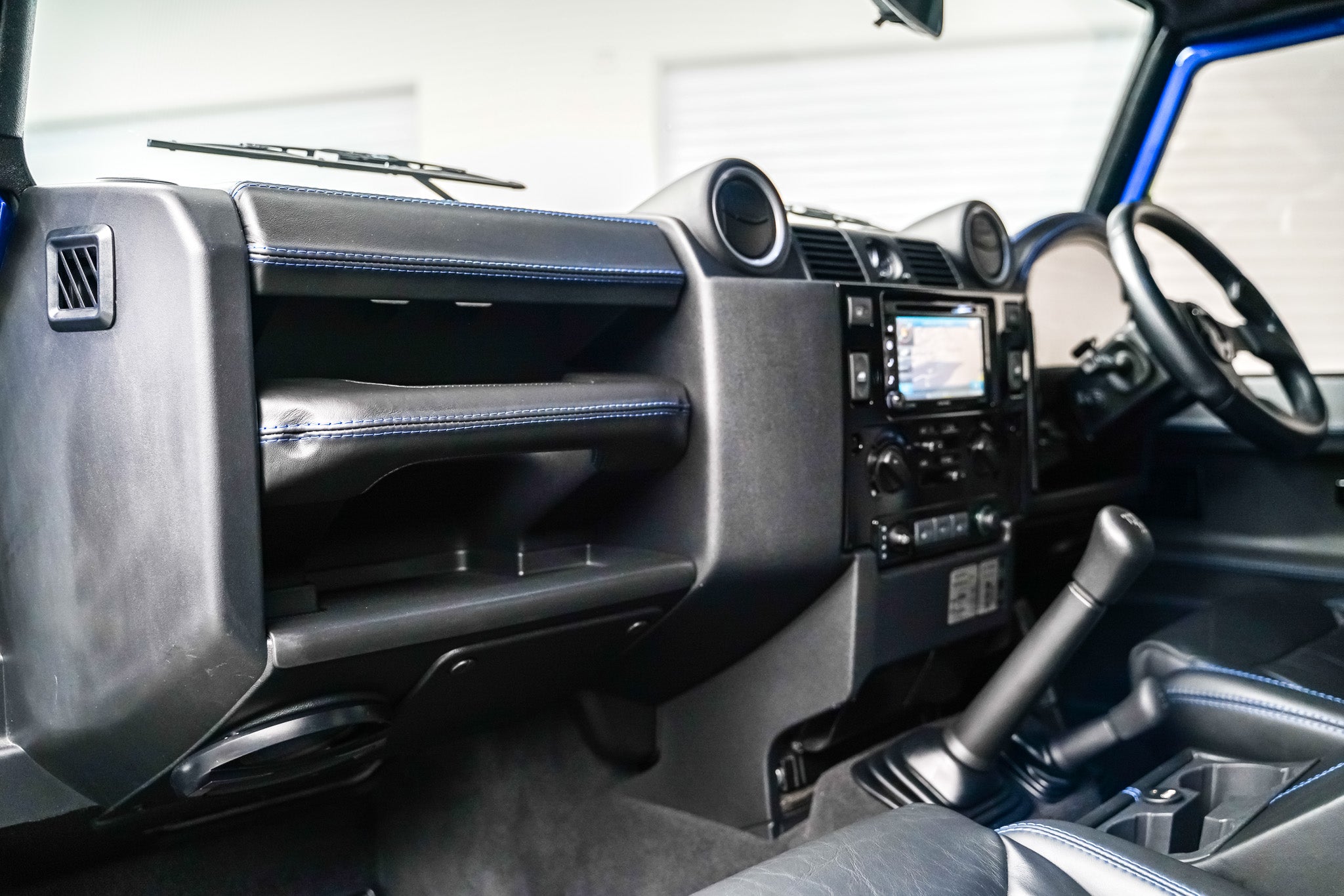 2015 "Urban Truck" Land Rover Defender 90 2.2 TDCi XS