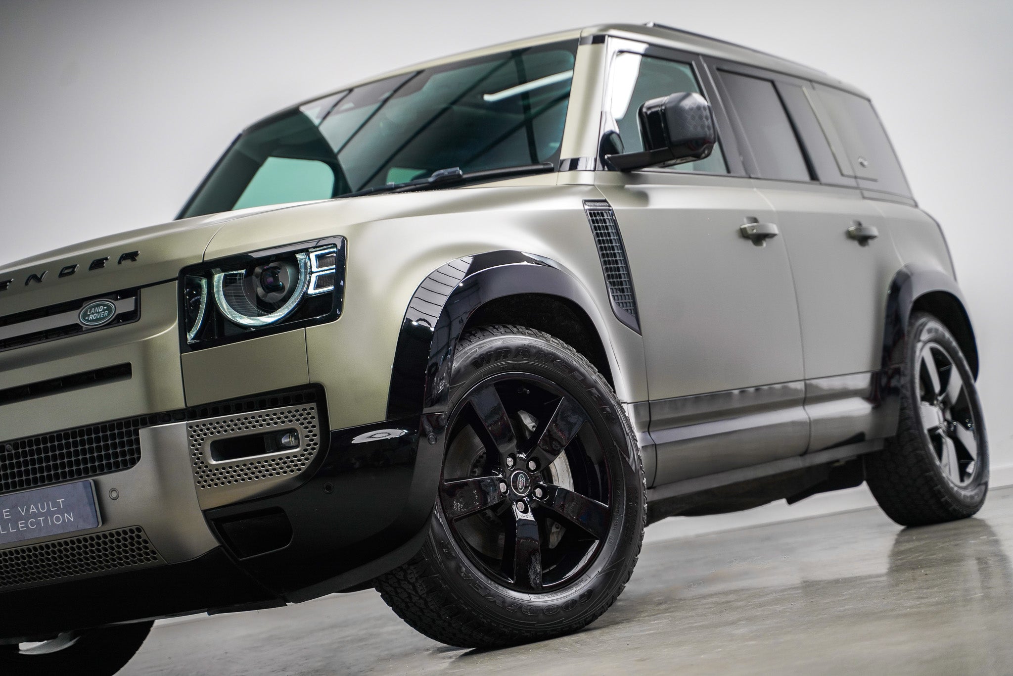 2023 Land Rover Defender 110 D300 X-Dynamic HSE