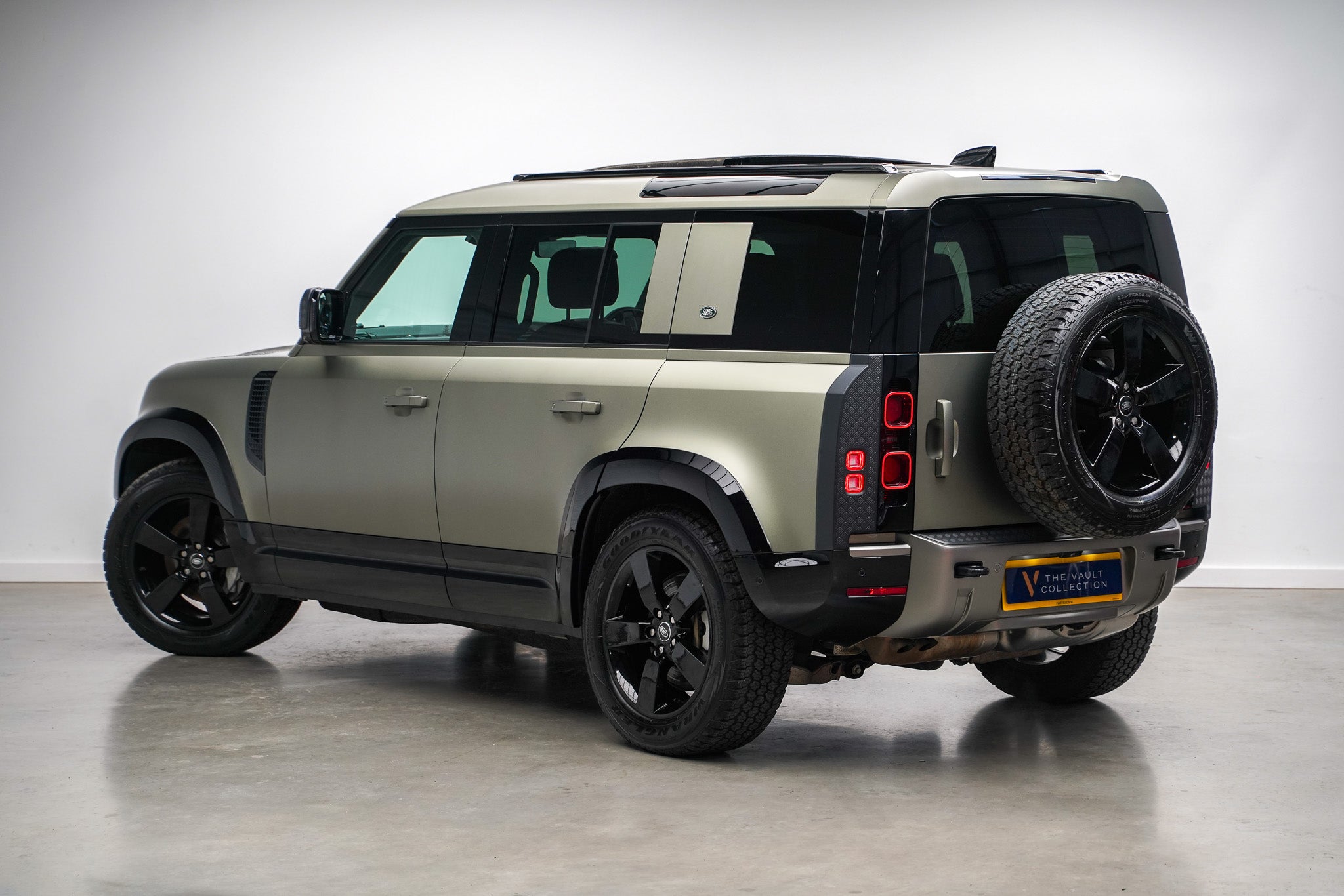 2023 Land Rover Defender 110 D300 X-Dynamic HSE