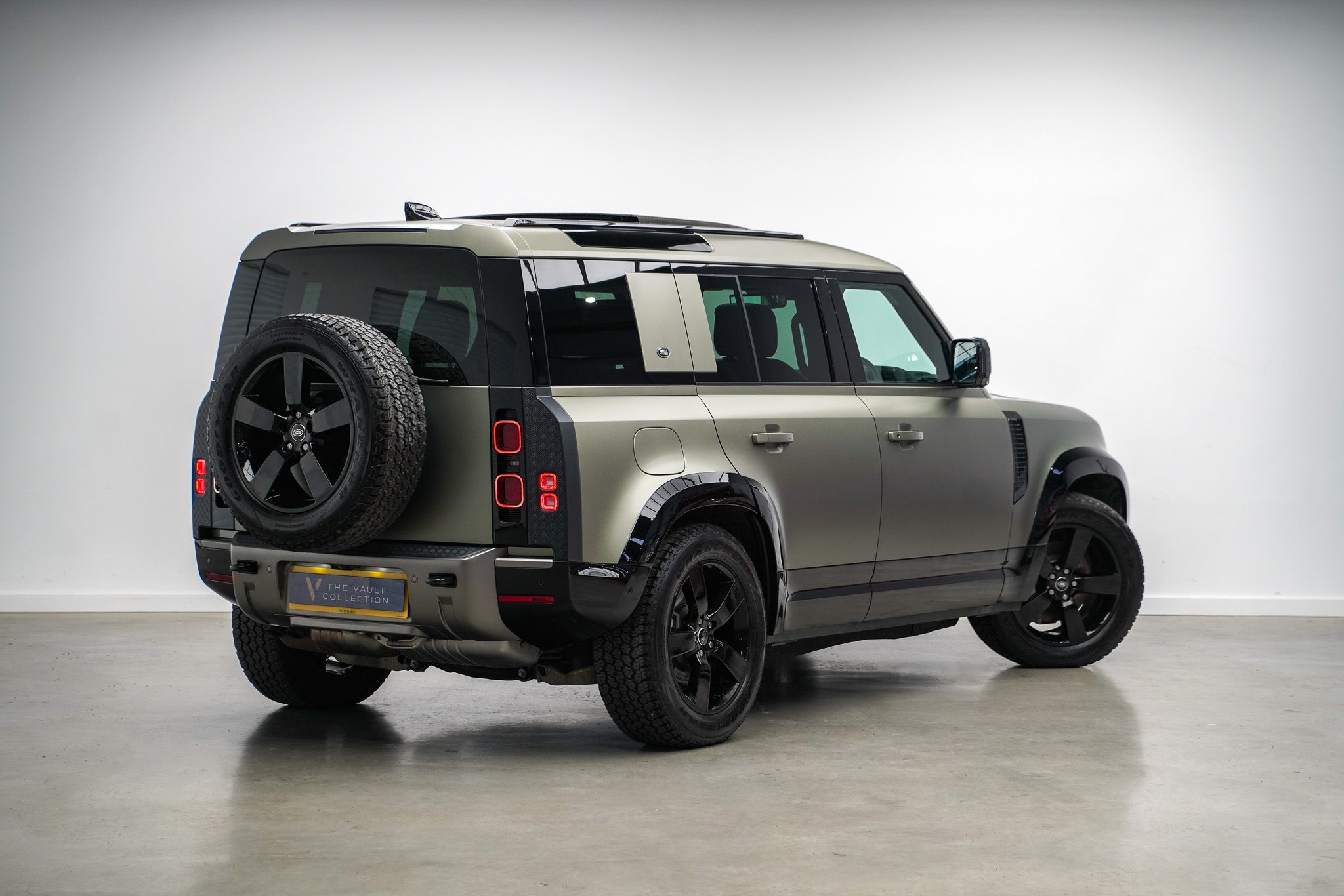 2023 Land Rover Defender 110 D300 X-Dynamic HSE
