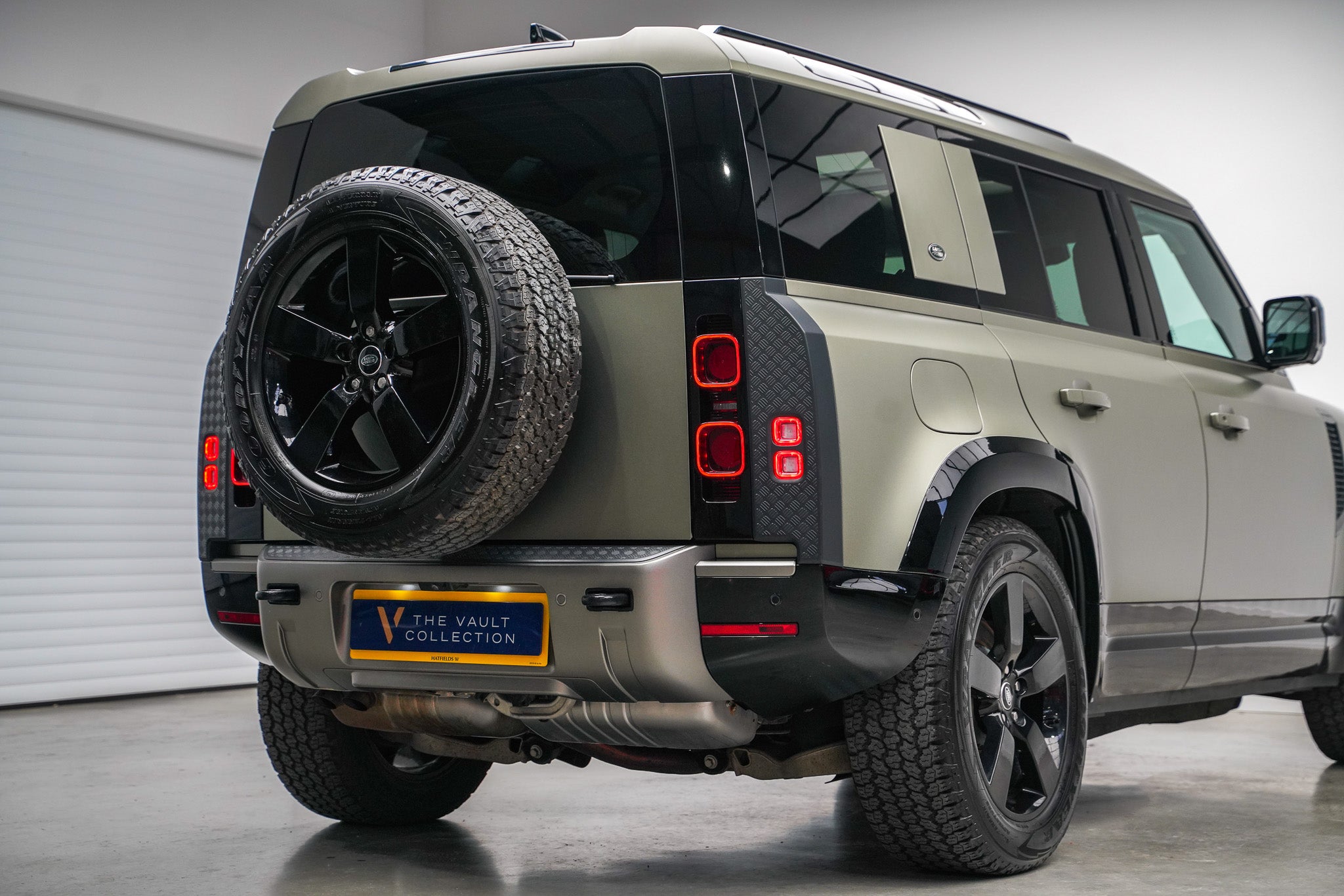 2023 Land Rover Defender 110 D300 X-Dynamic HSE