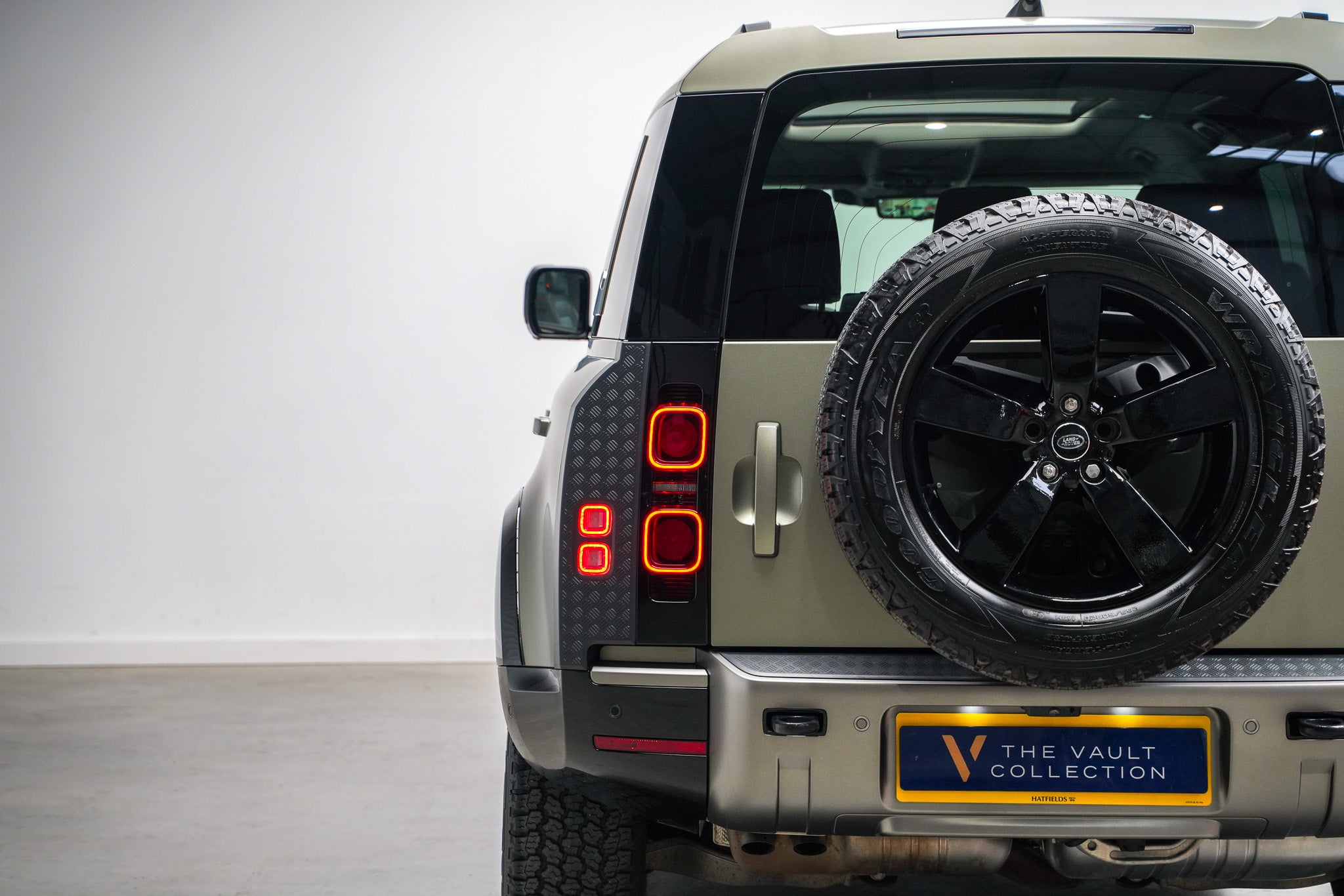 2023 Land Rover Defender 110 D300 X-Dynamic HSE