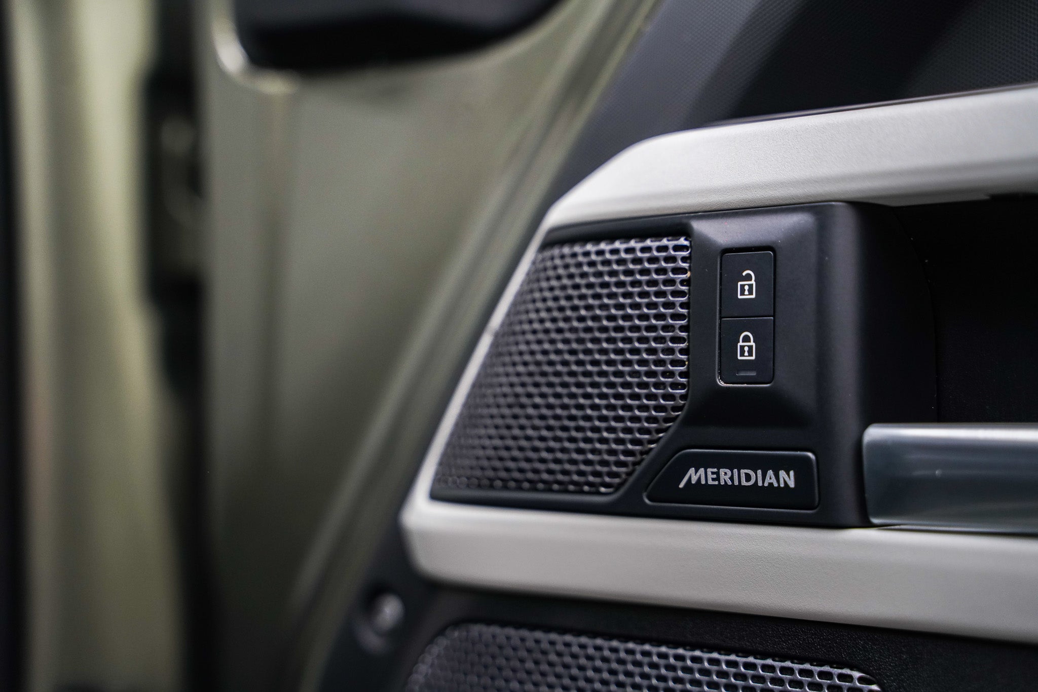 2023 Land Rover Defender 110 D300 X-Dynamic HSE