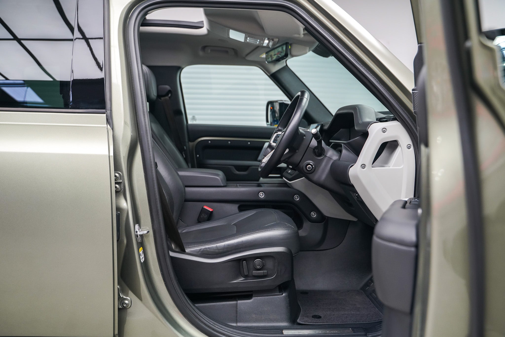 2023 Land Rover Defender 110 D300 X-Dynamic HSE