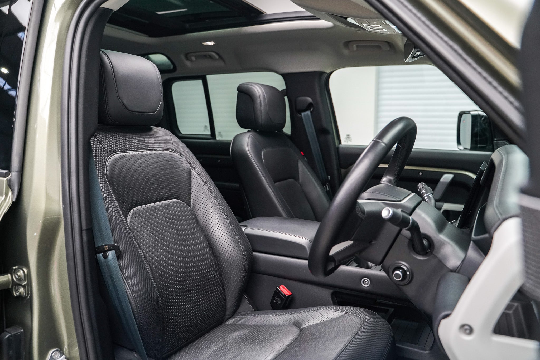 2023 Land Rover Defender 110 D300 X-Dynamic HSE