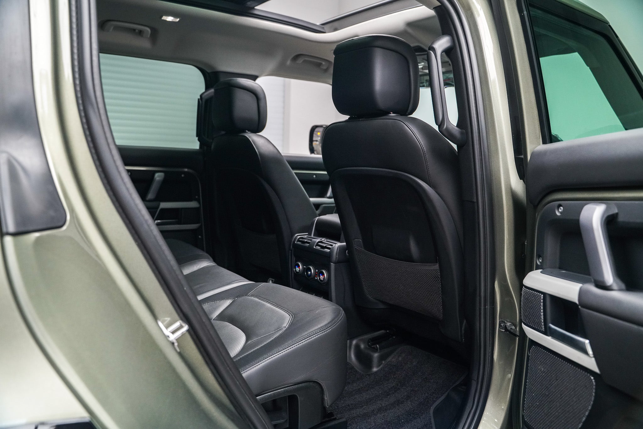 2023 Land Rover Defender 110 D300 X-Dynamic HSE