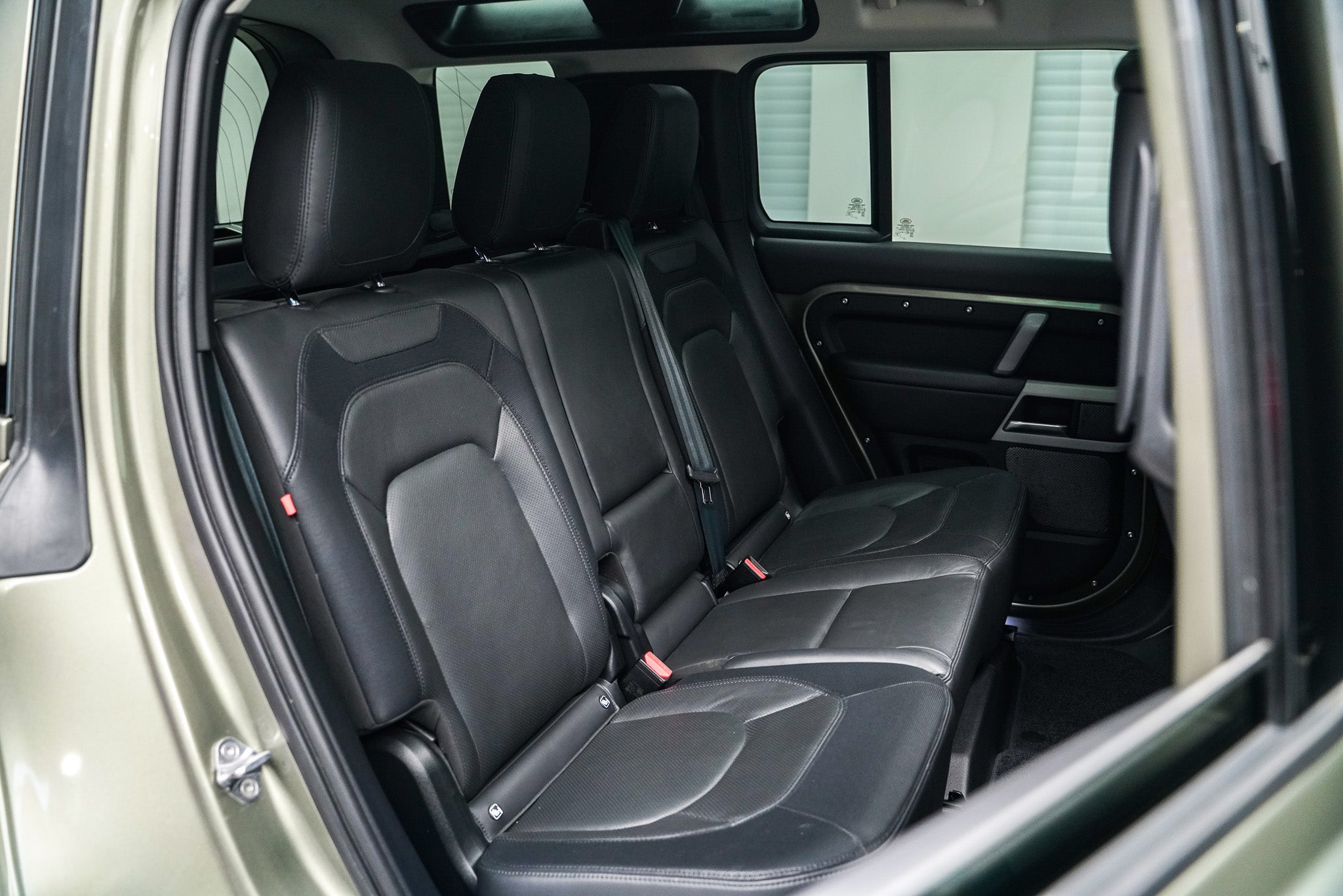 2023 Land Rover Defender 110 D300 X-Dynamic HSE