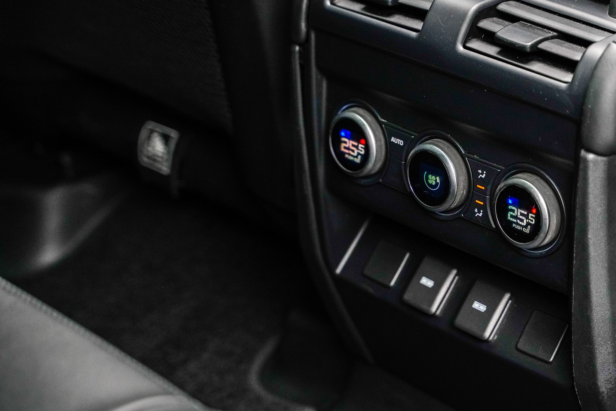 2023 Land Rover Defender 110 D300 X-Dynamic HSE