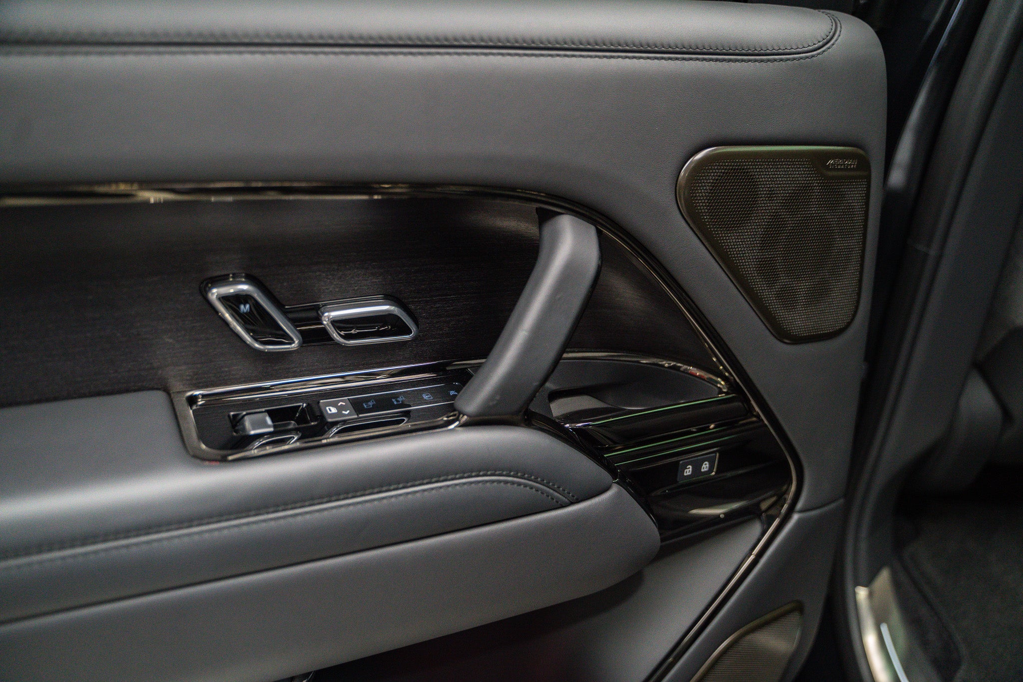 2023 Range Rover P530 SV