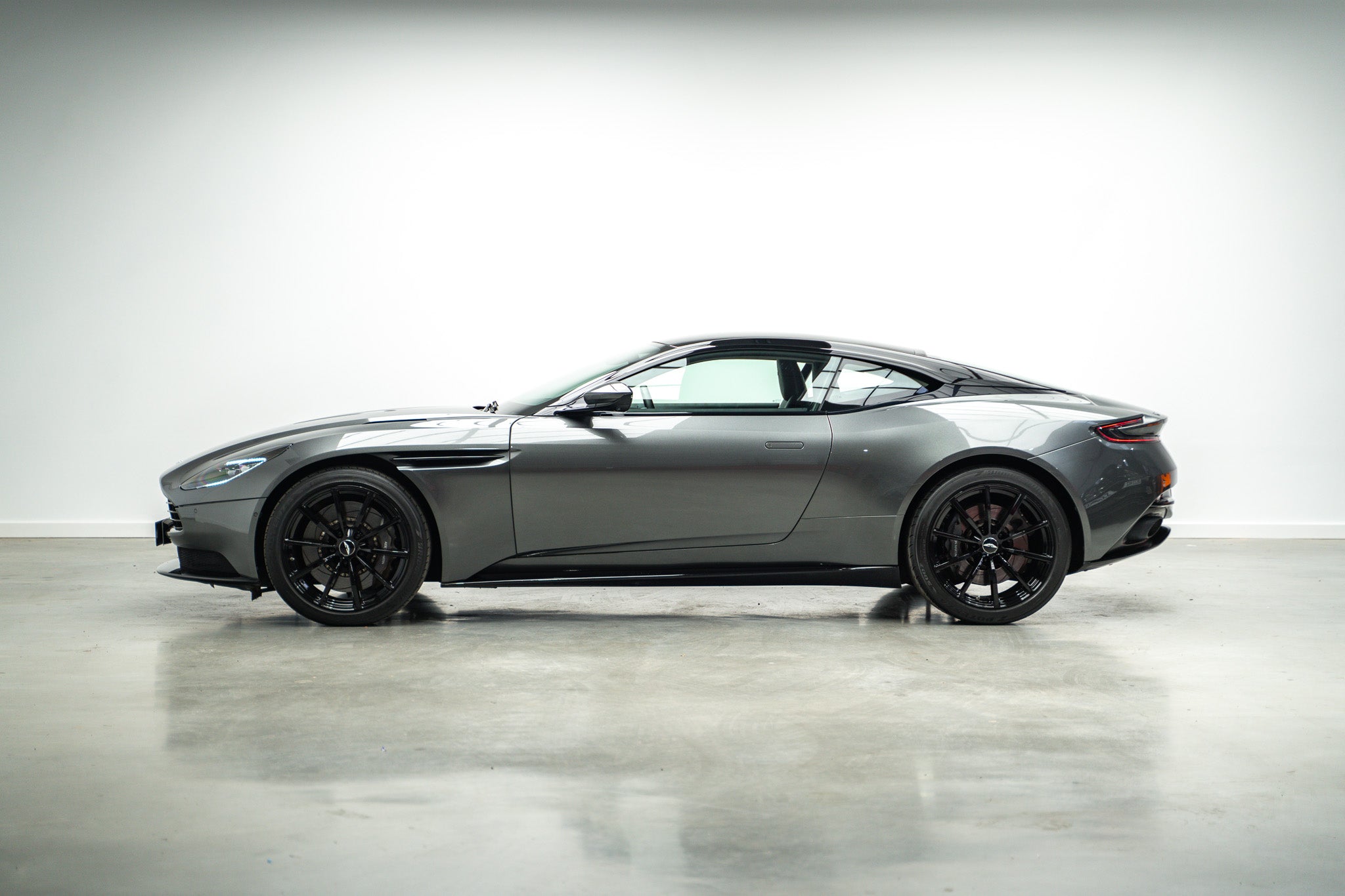 2020 Aston Martin DB11 AMR V12