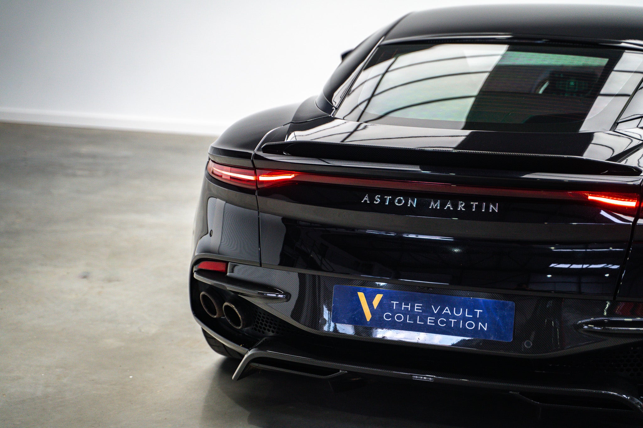 2019 Aston Martin DBS Superleggera V12