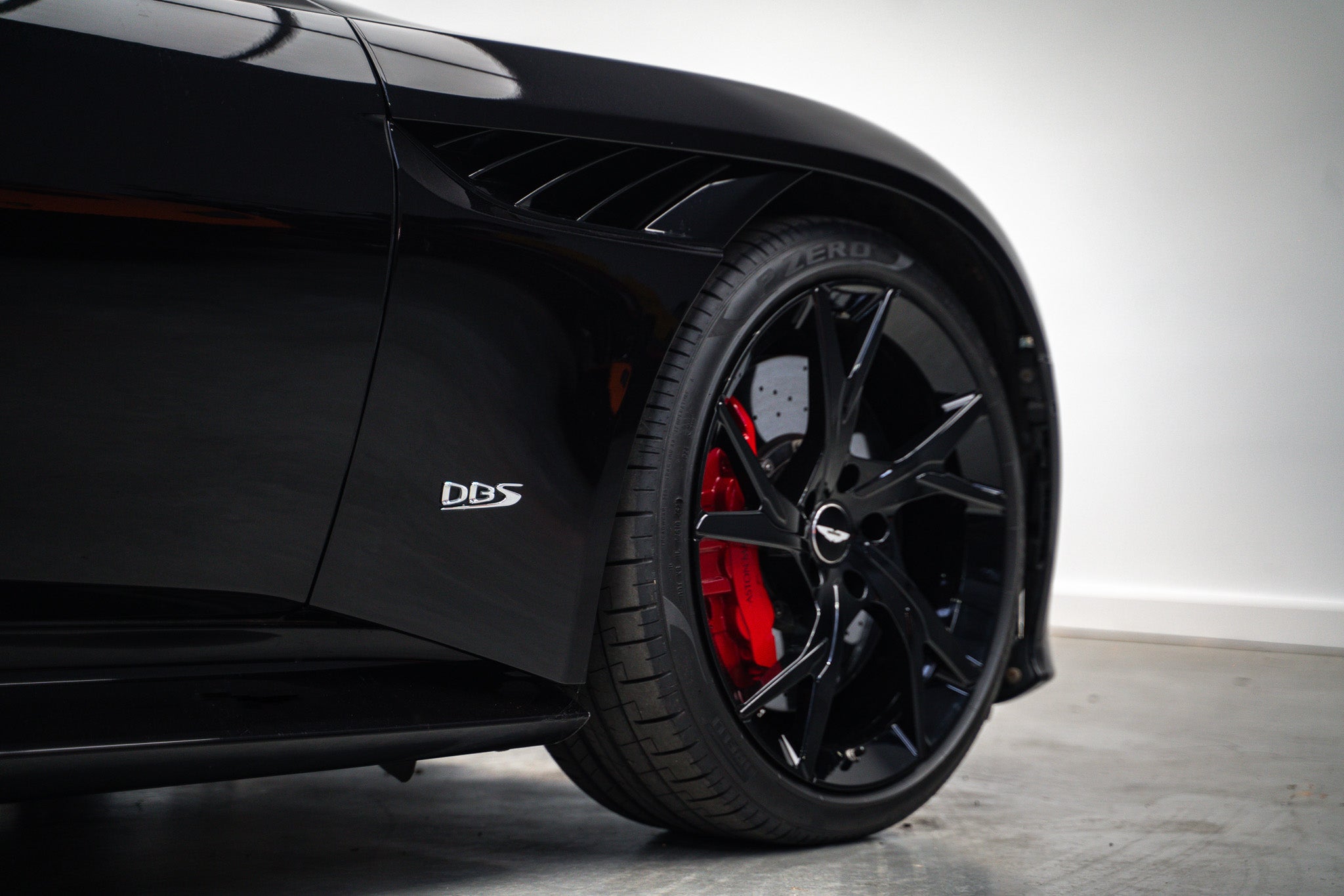 2019 Aston Martin DBS Superleggera V12