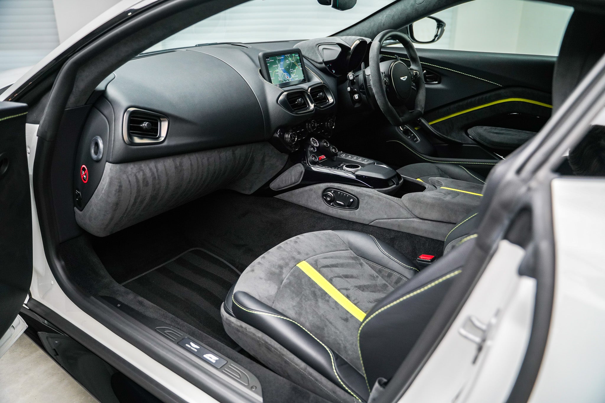 2022 Aston Martin V8 Vantage F1 Edition