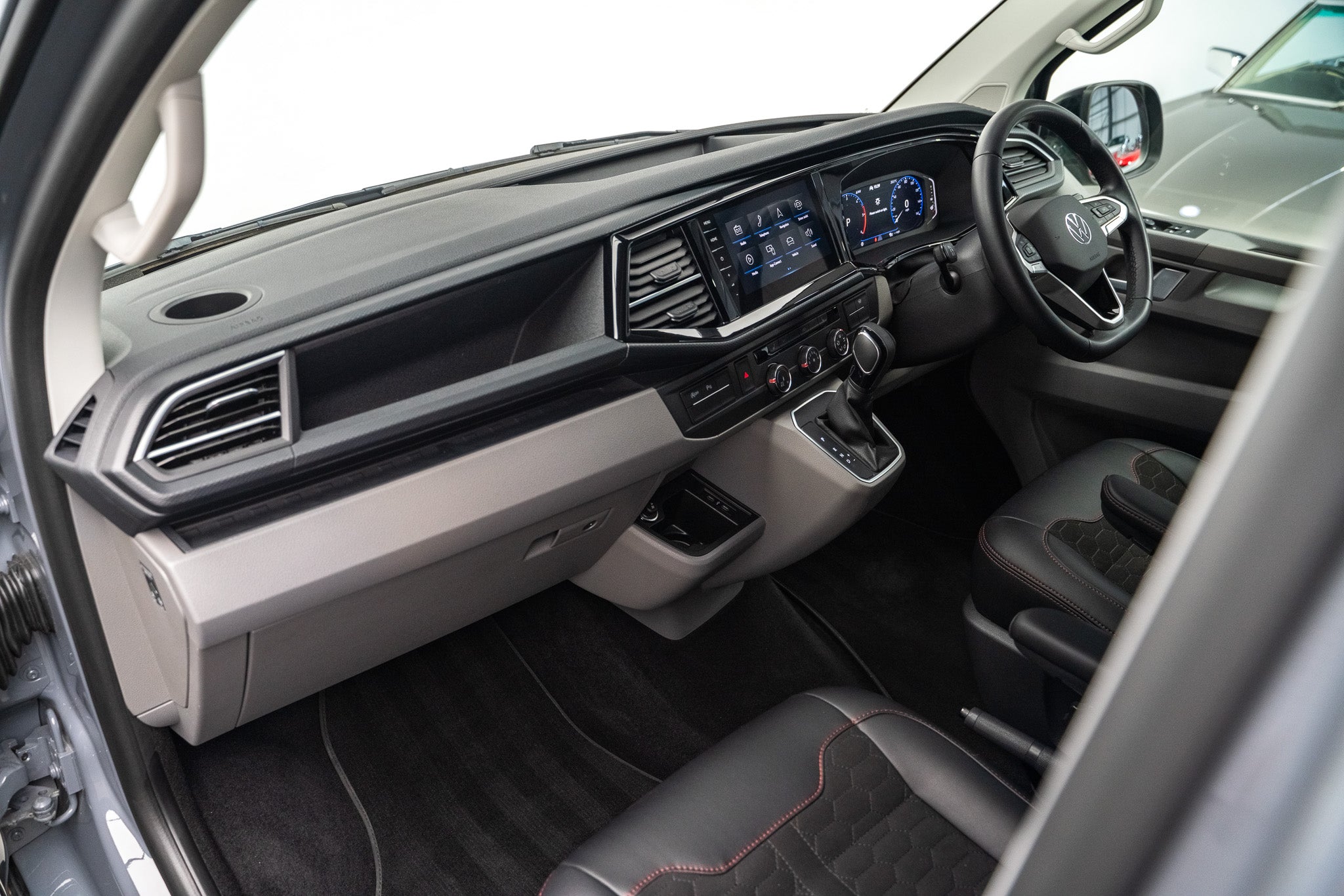 2024 Volkswagen Transporter Sportline Black Edition