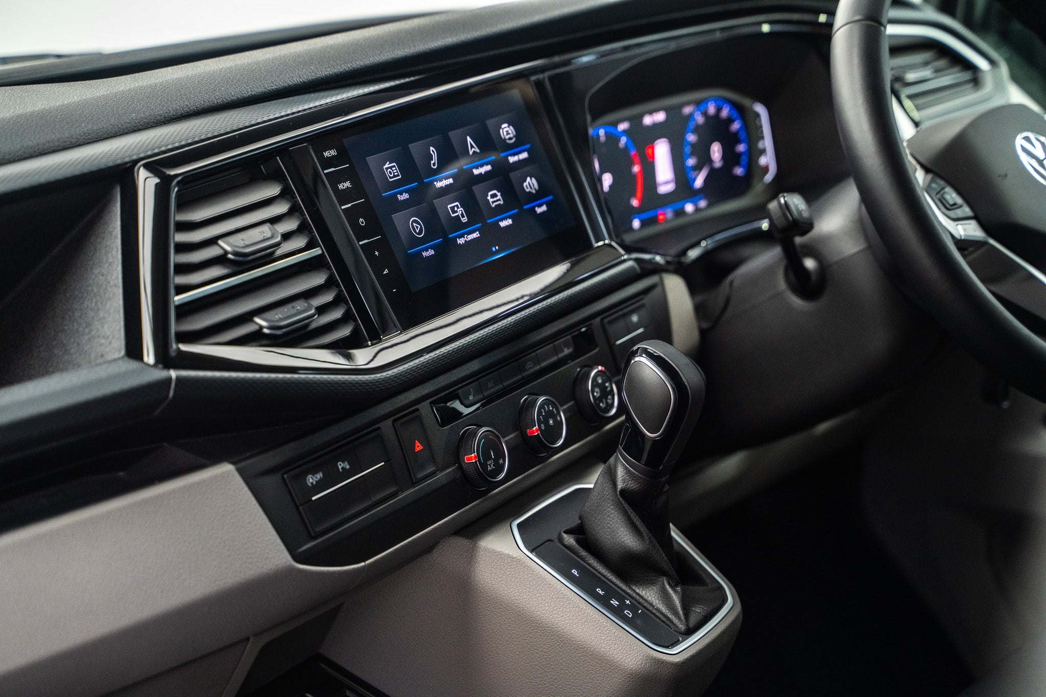 2024 Volkswagen Transporter Sportline Black Edition