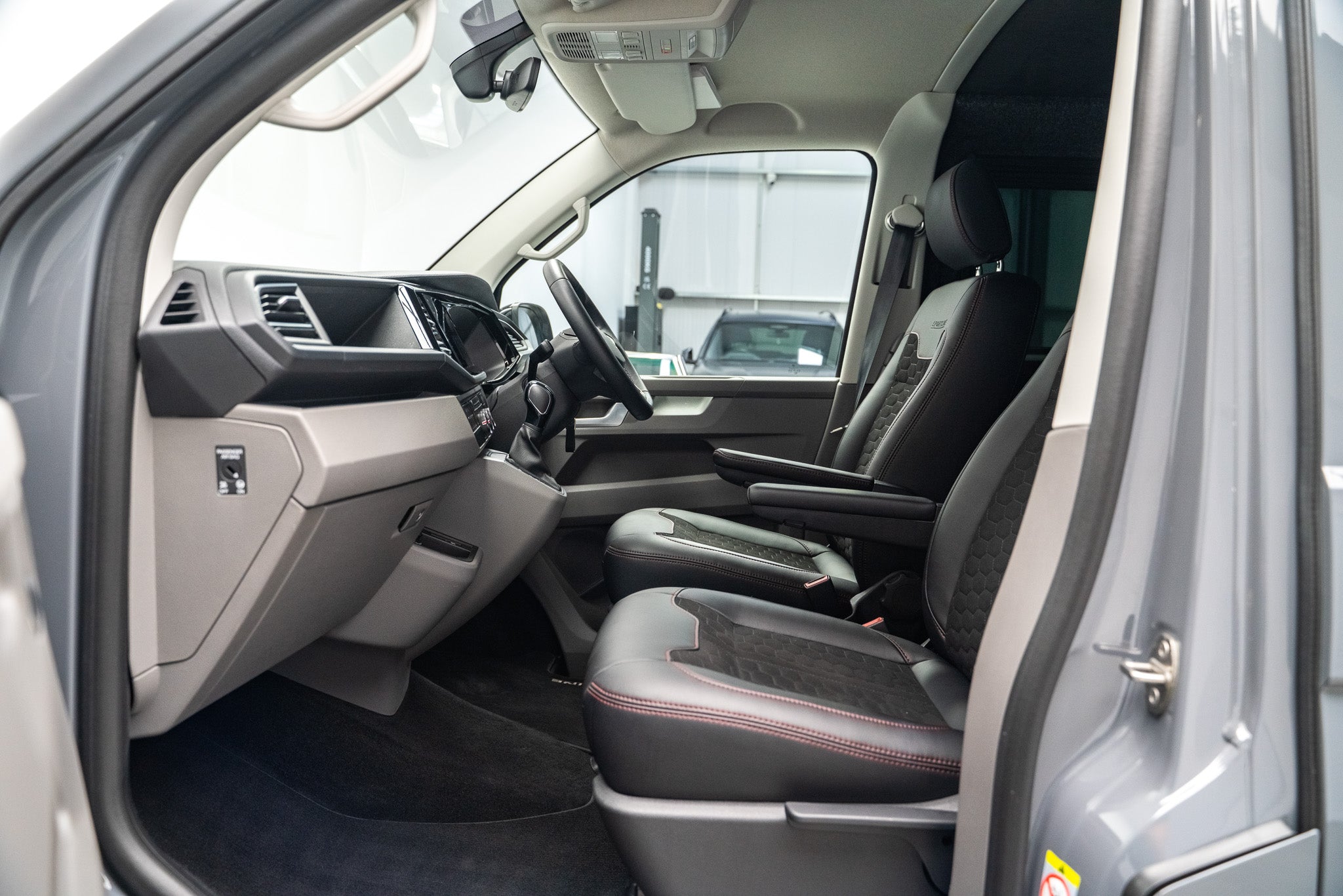 2024 Volkswagen Transporter Sportline Black Edition