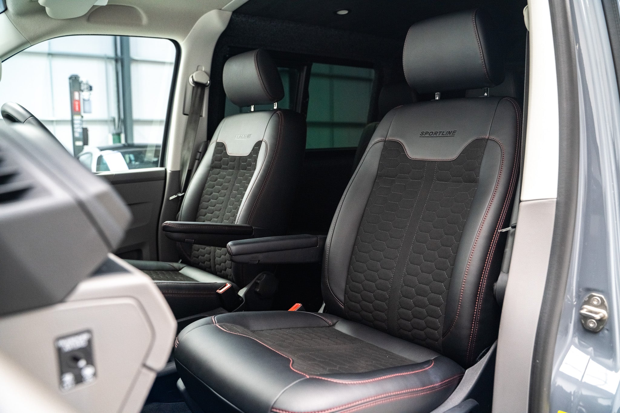 2024 Volkswagen Transporter Sportline Black Edition
