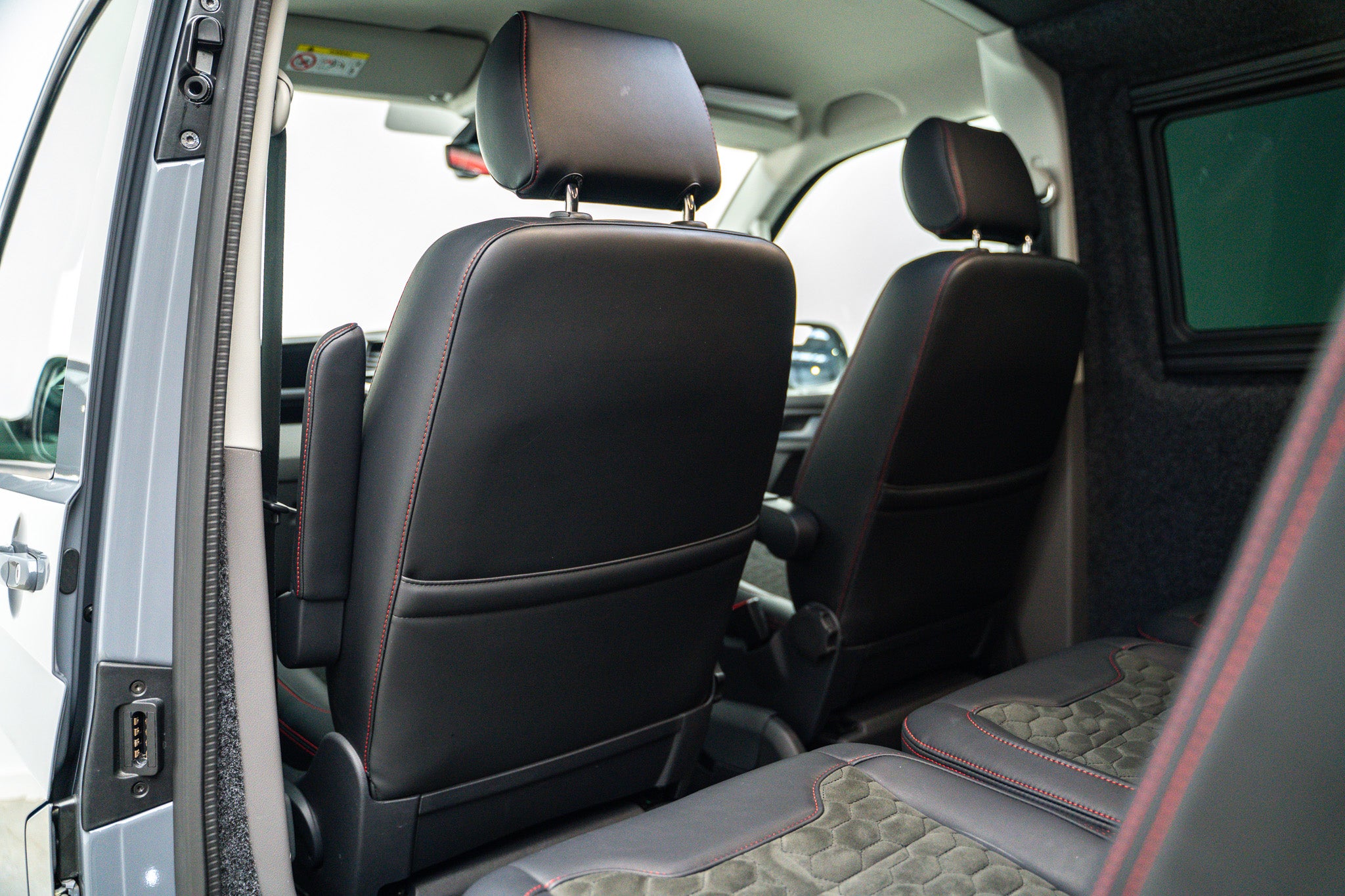 2024 Volkswagen Transporter Sportline Black Edition