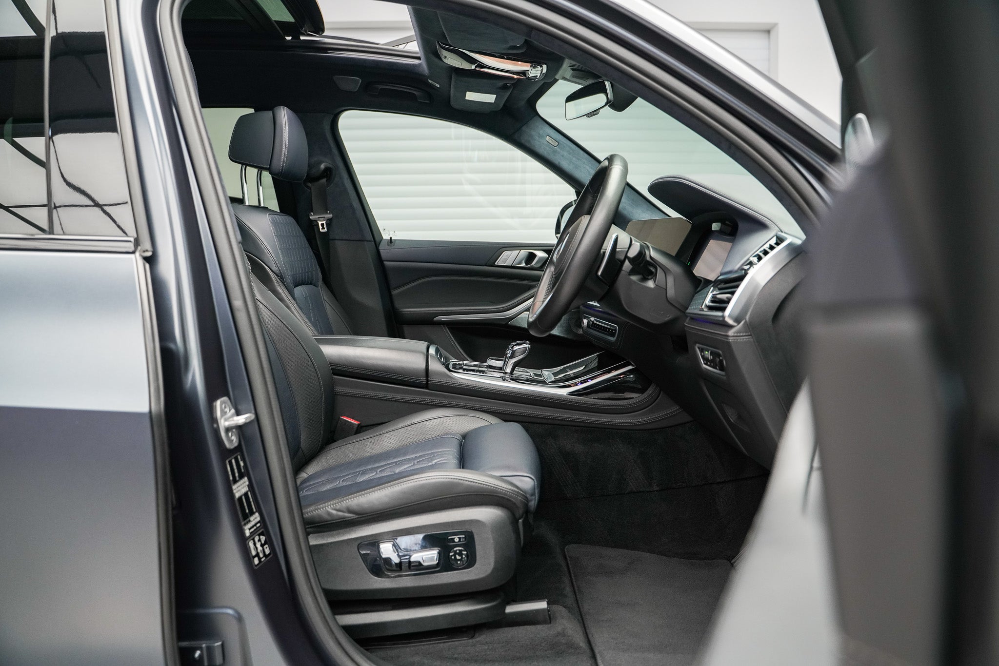 2020 BMW X7 M50i Dark Shadow Edition