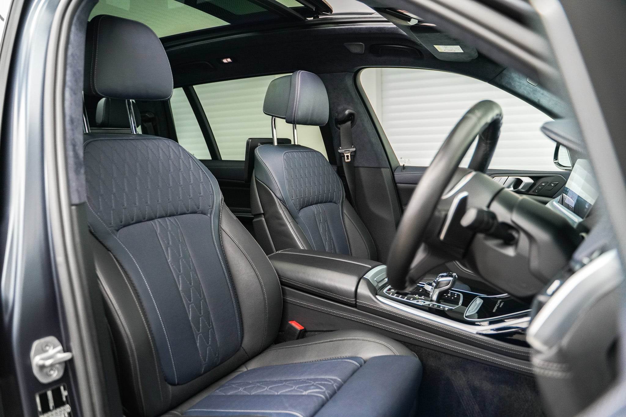 2020 BMW X7 M50i Dark Shadow Edition