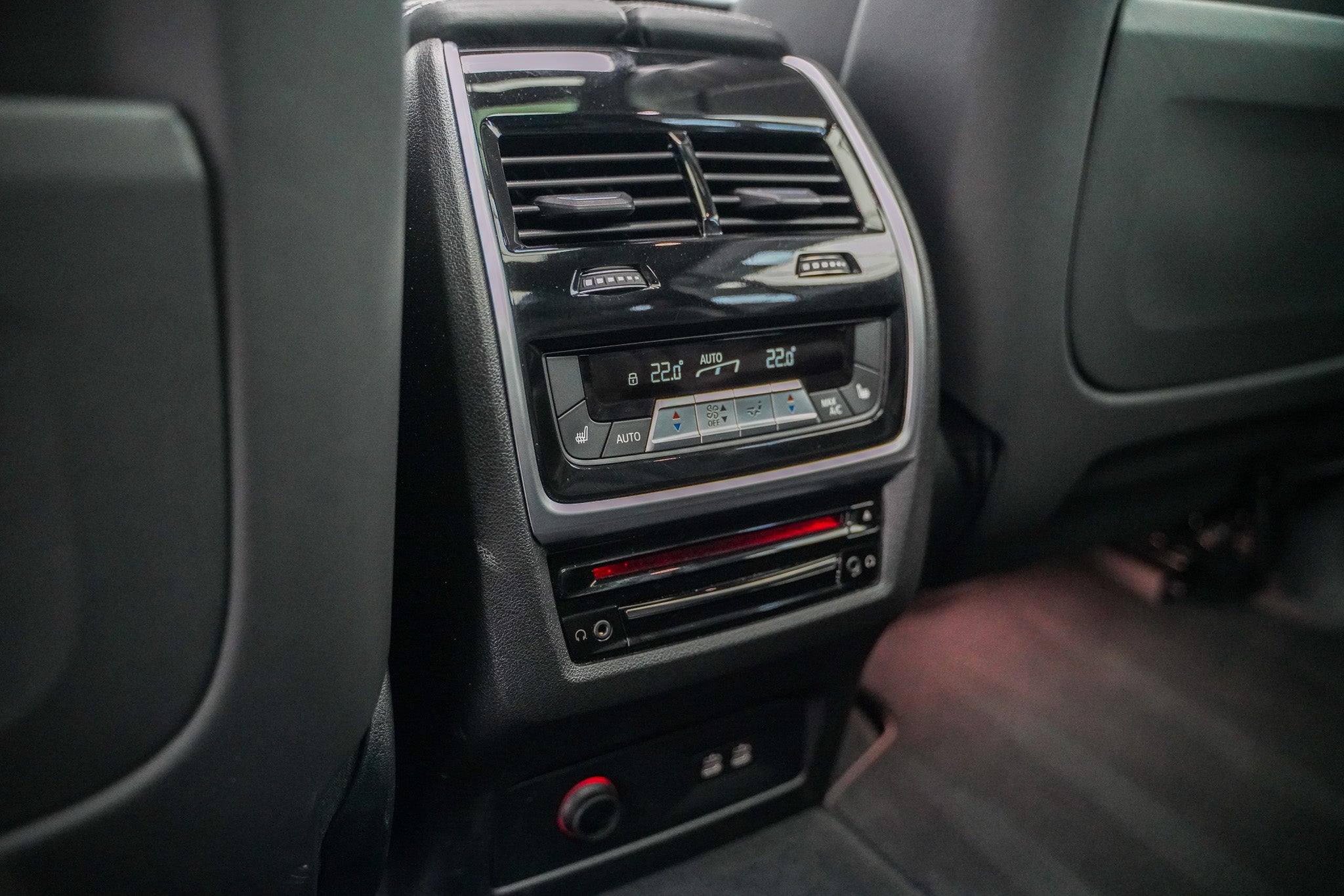 2020 BMW X7 M50i Dark Shadow Edition