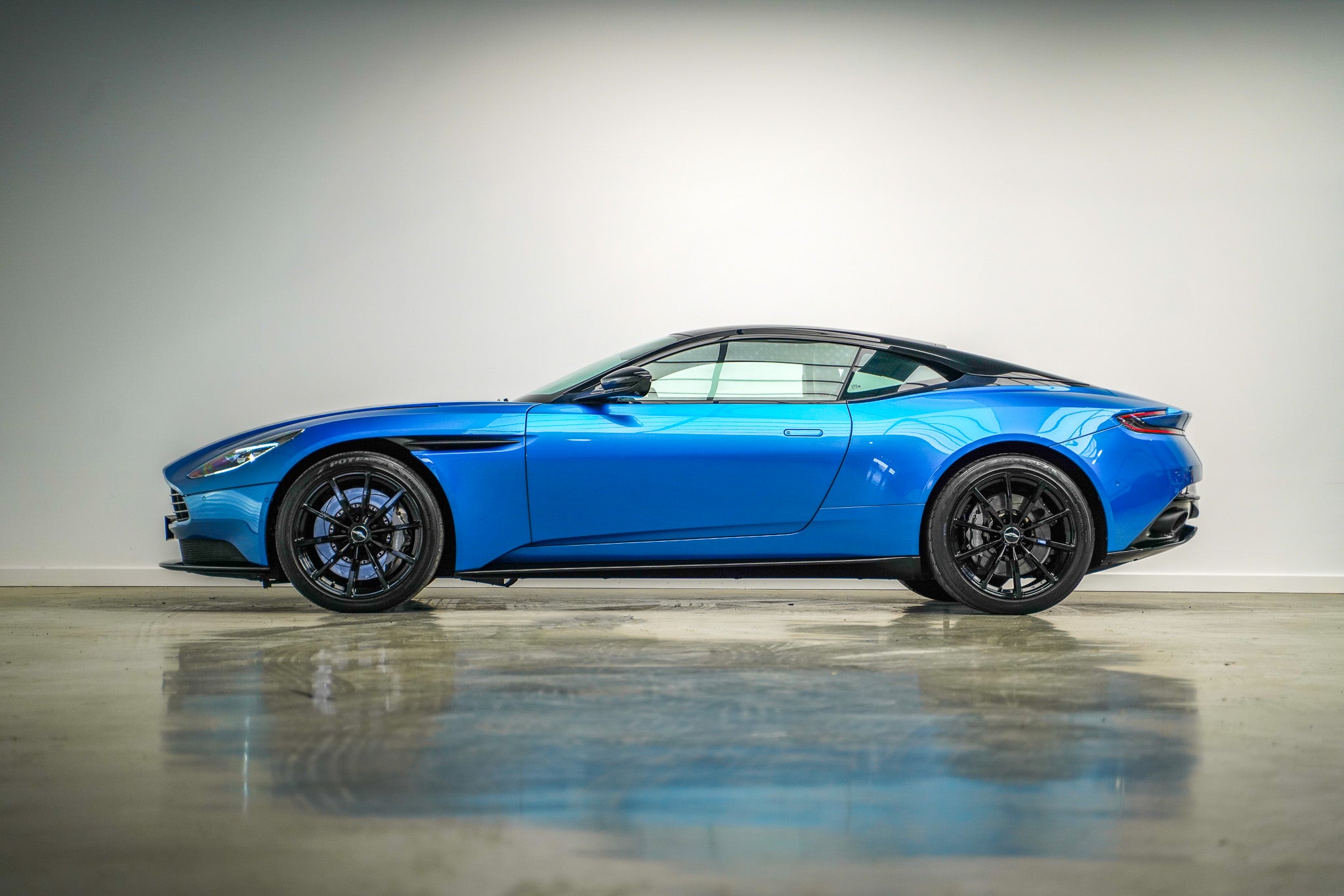 2019 Aston Martin DB11 AMR