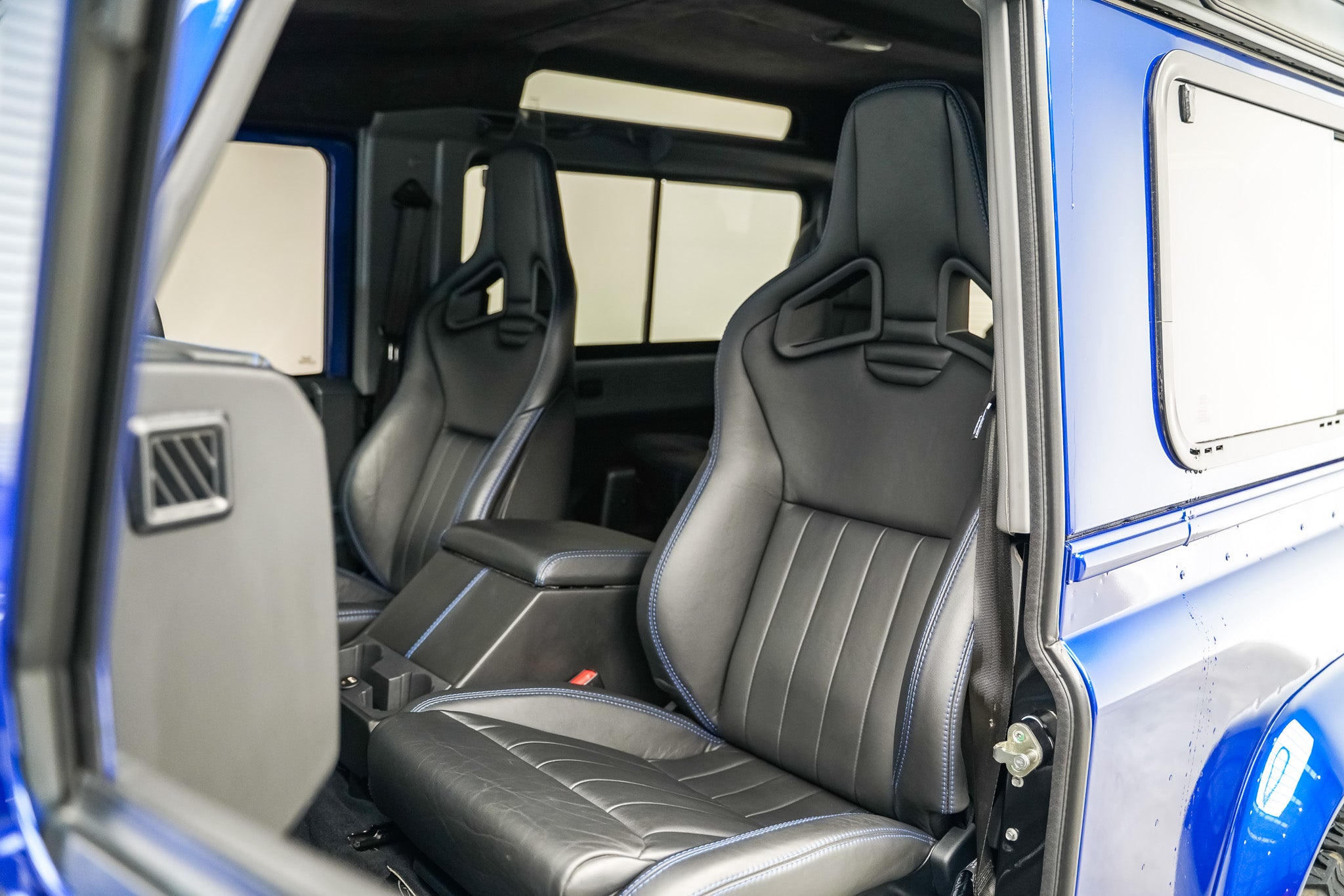 2015 "Urban Truck" Land Rover Defender 90 2.2 TDCi XS