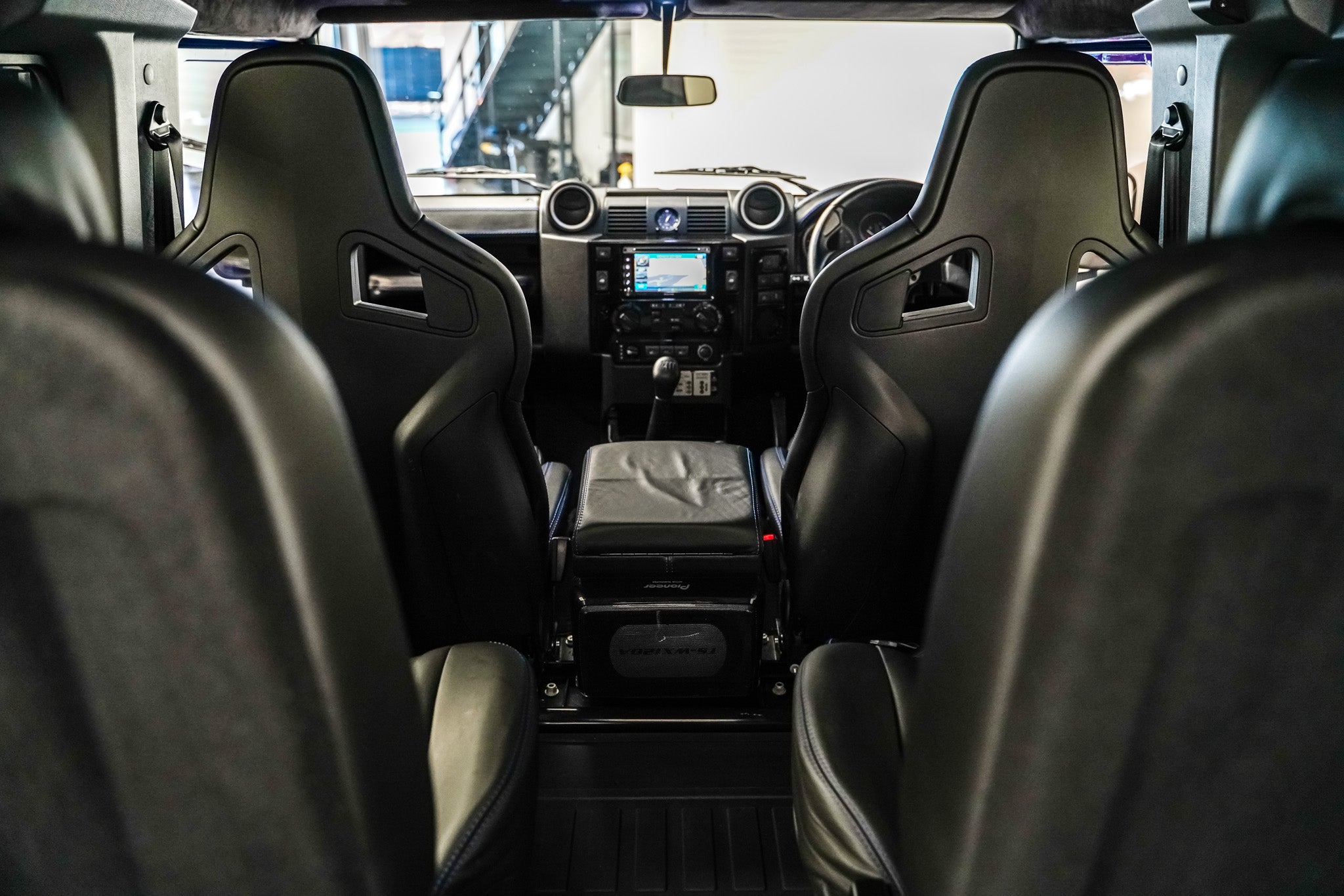 2015 "Urban Truck" Land Rover Defender 90 2.2 TDCi XS
