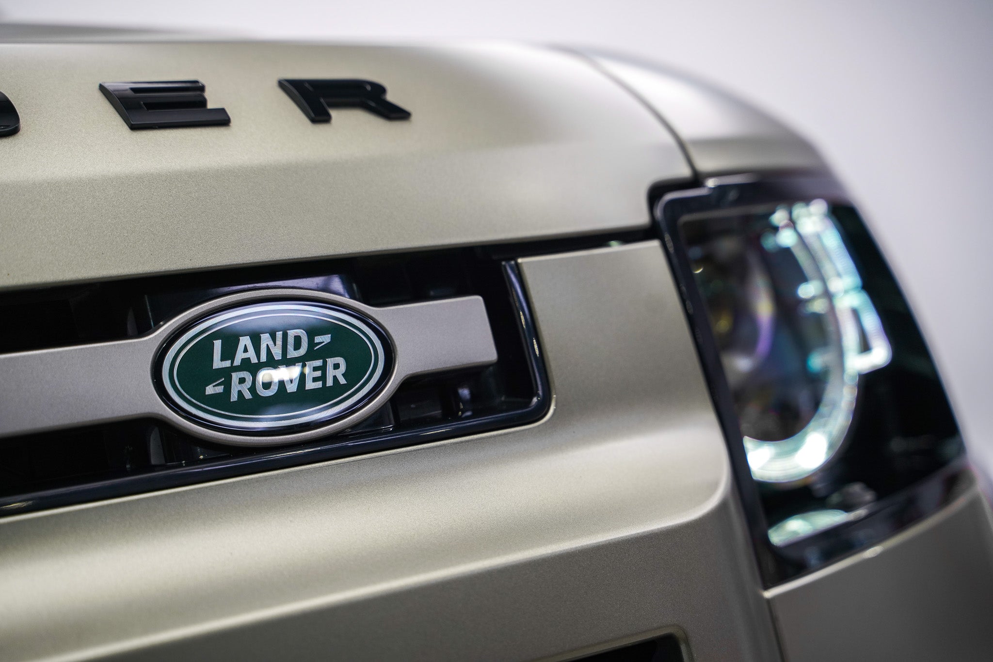2023 Land Rover Defender 110 D300 X-Dynamic HSE