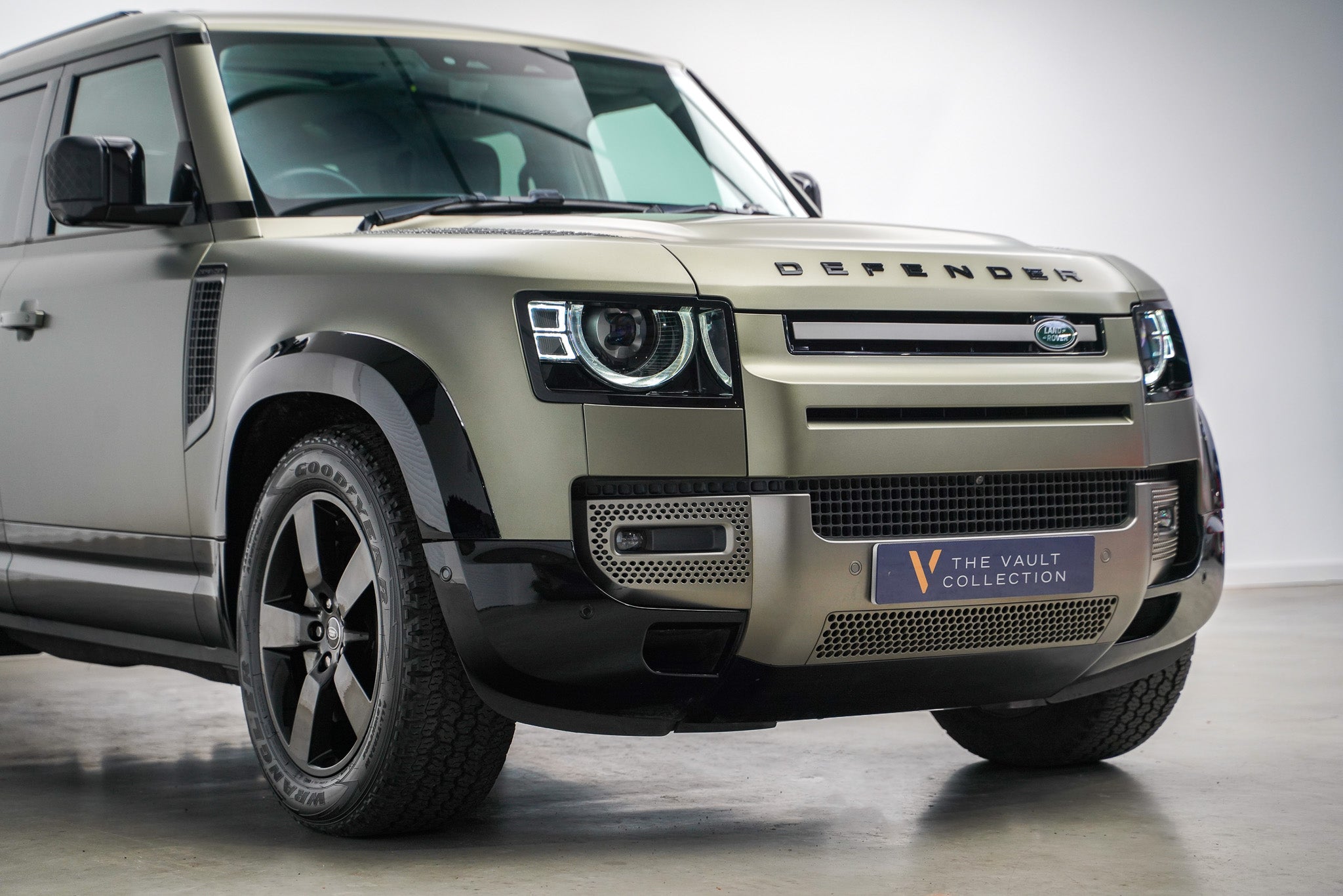 2023 Land Rover Defender 110 D300 X-Dynamic HSE