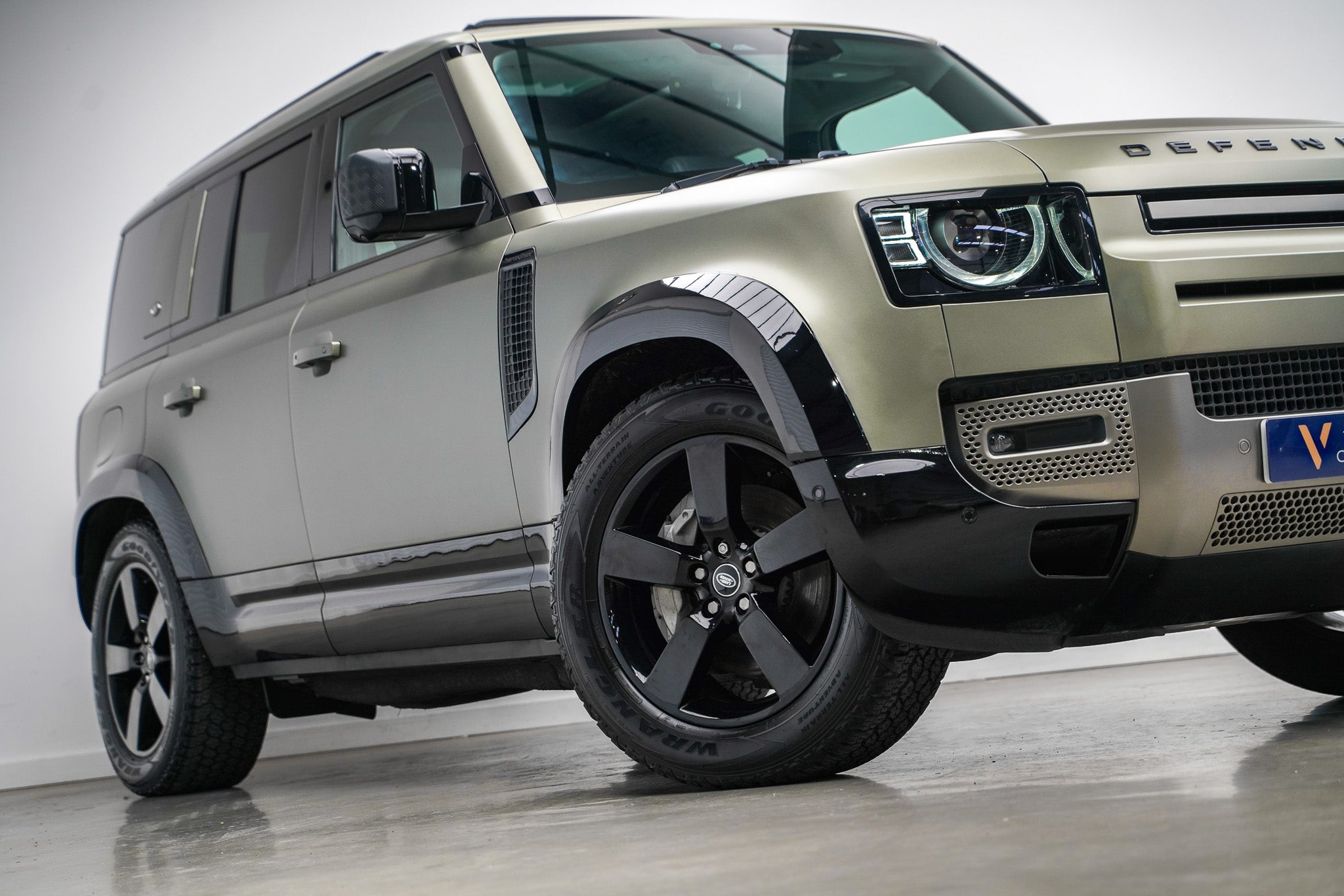 2023 Land Rover Defender 110 D300 X-Dynamic HSE