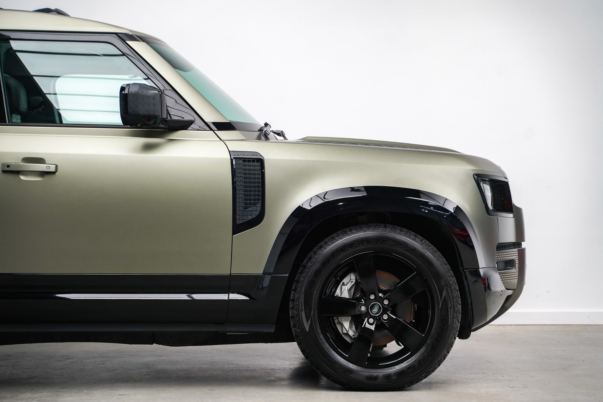 2023 Land Rover Defender 110 D300 X-Dynamic HSE