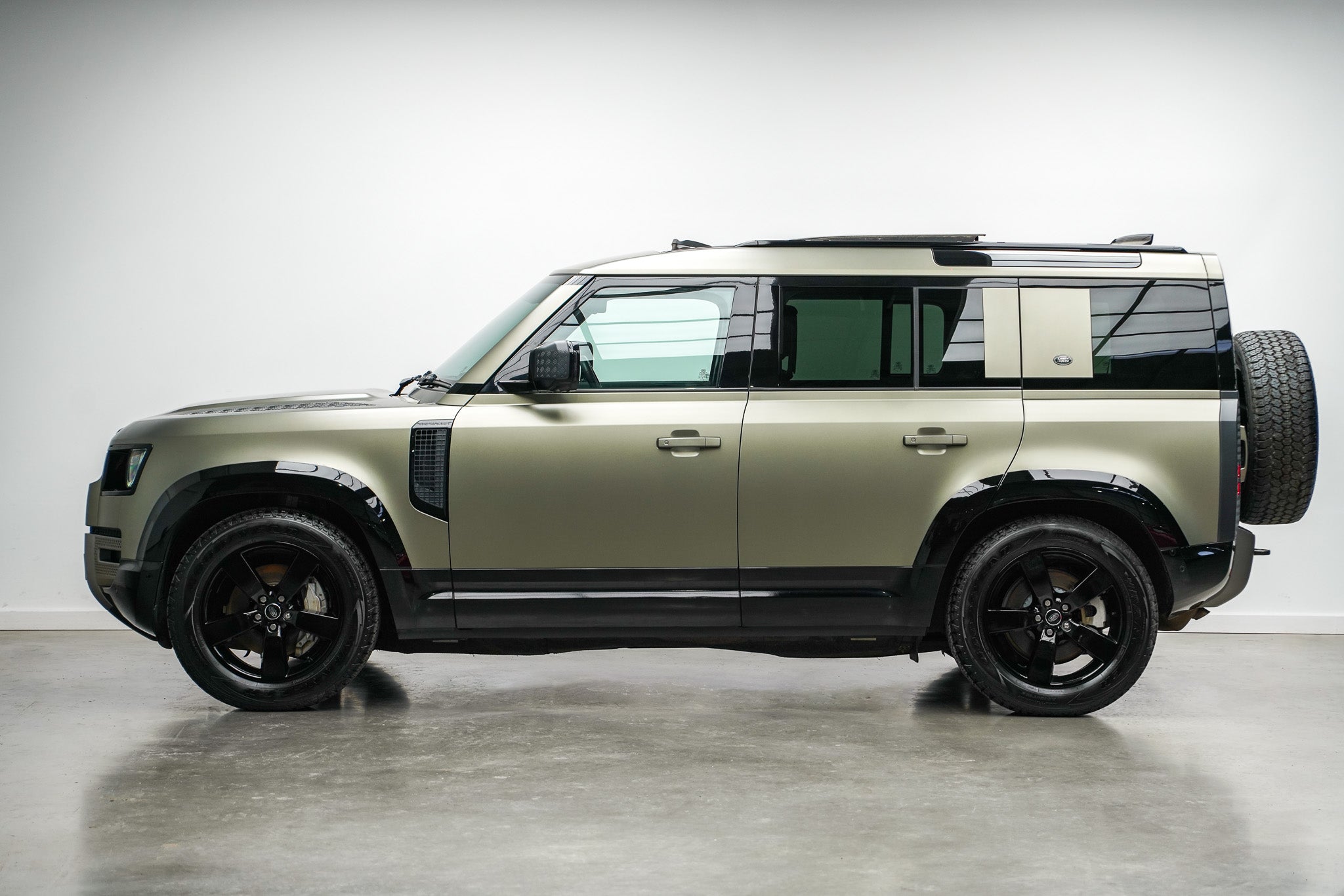 2023 Land Rover Defender 110 D300 X-Dynamic HSE